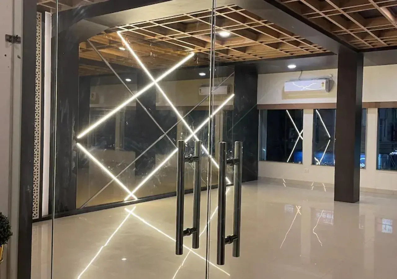 Facade/entrance in Hotel Royal Embassy Facade/entrance in Hotel Royal Embassy