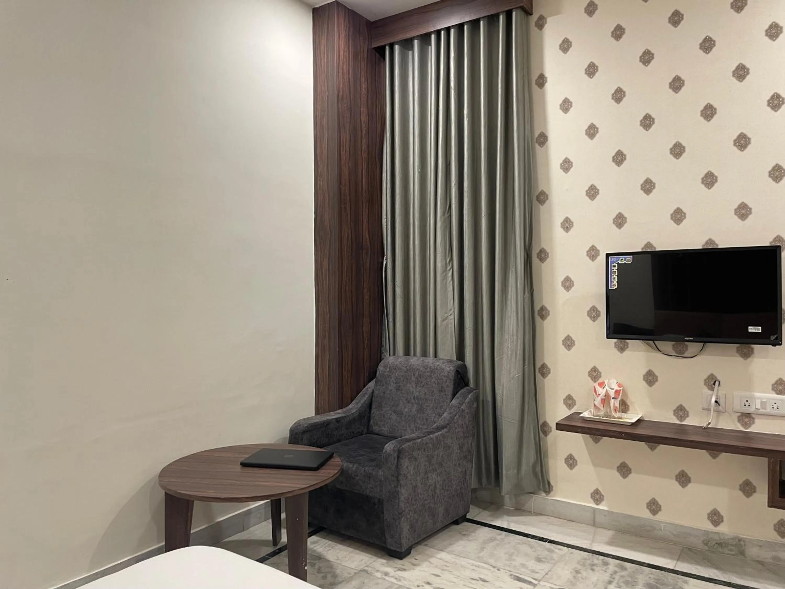 TV and multimedia in Hotel Royal Embassy