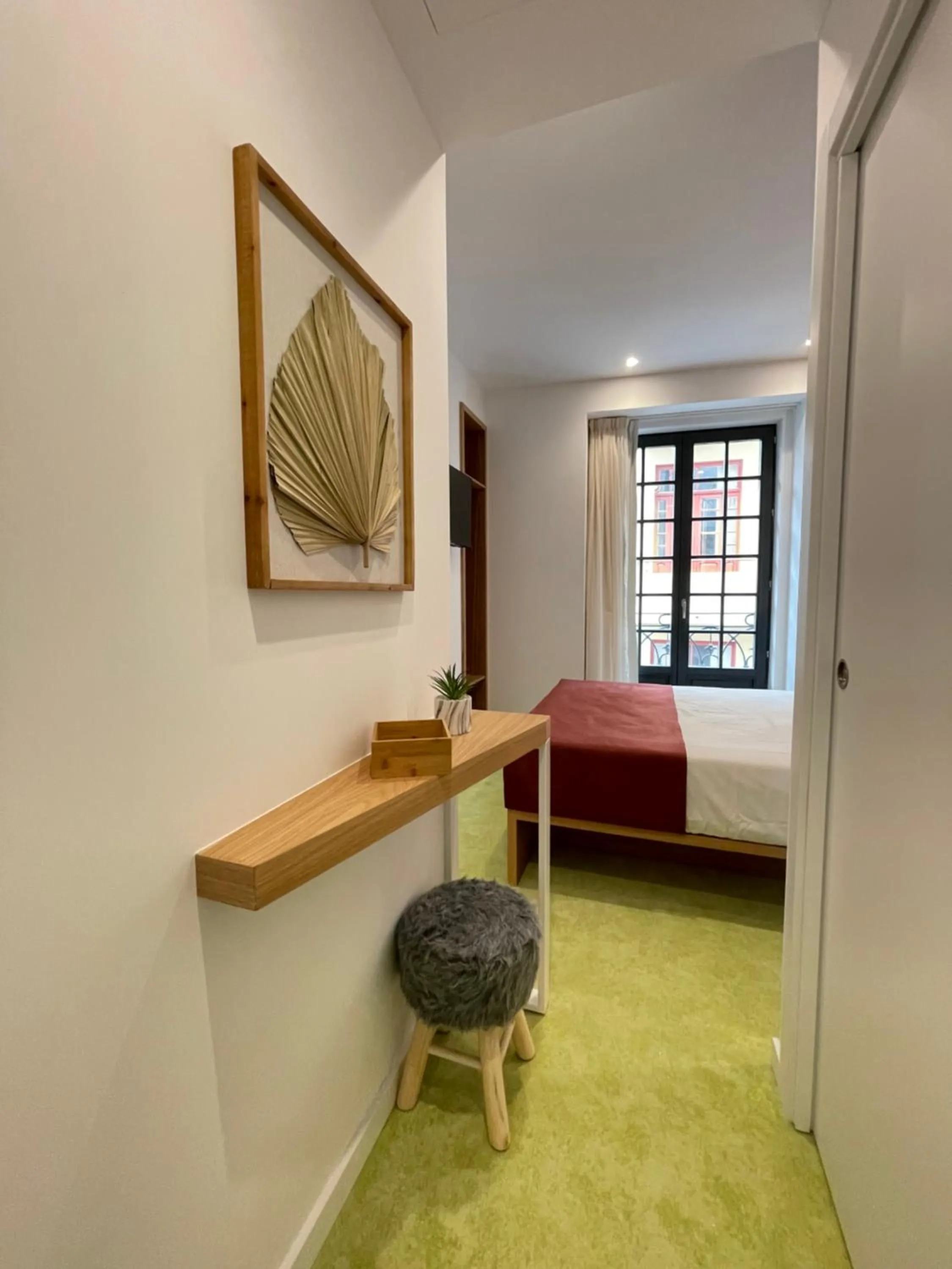 Seating area, Bed in MyStay Porto São Bento