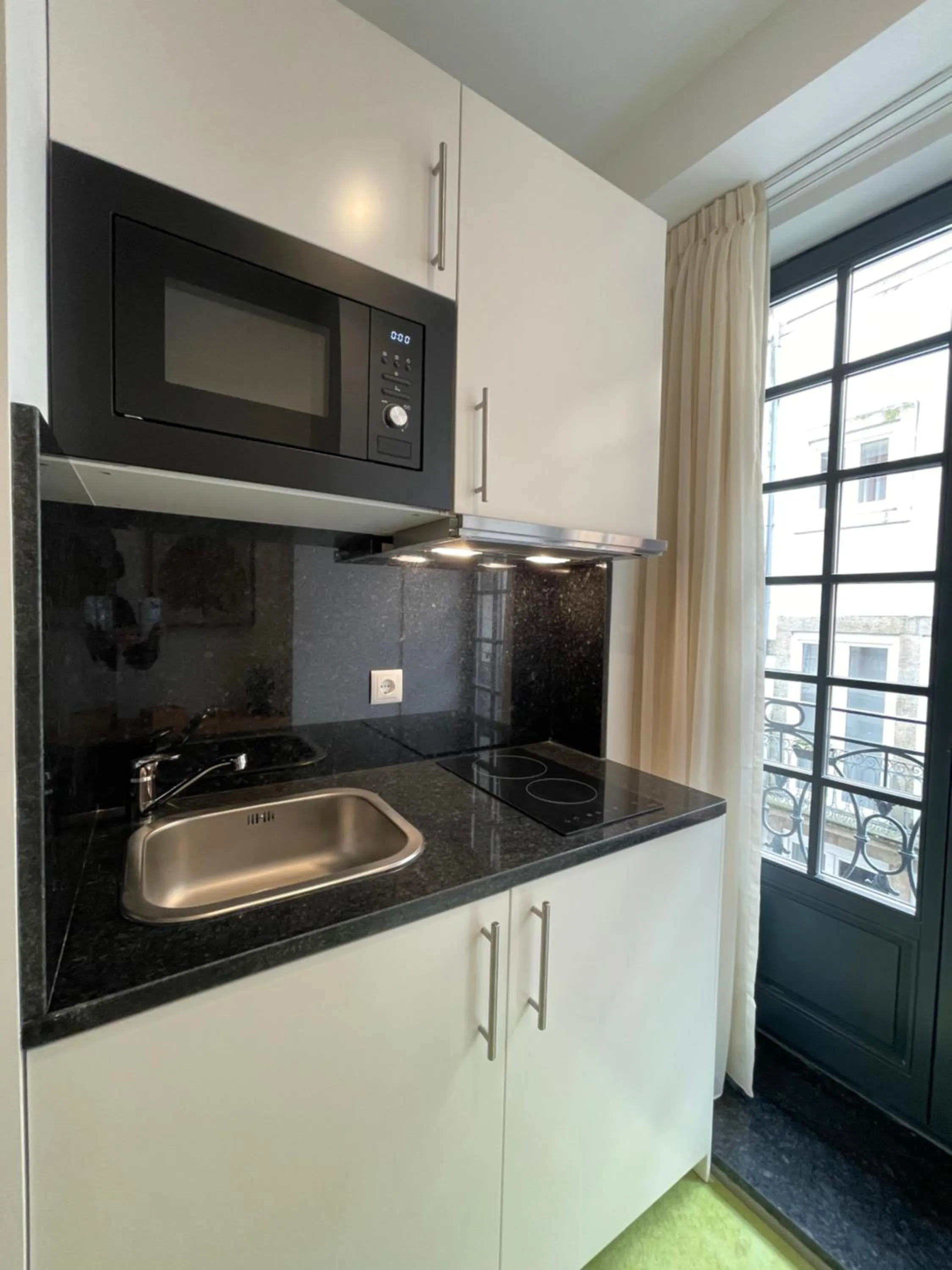 Kitchen or kitchenette in MyStay Porto São Bento