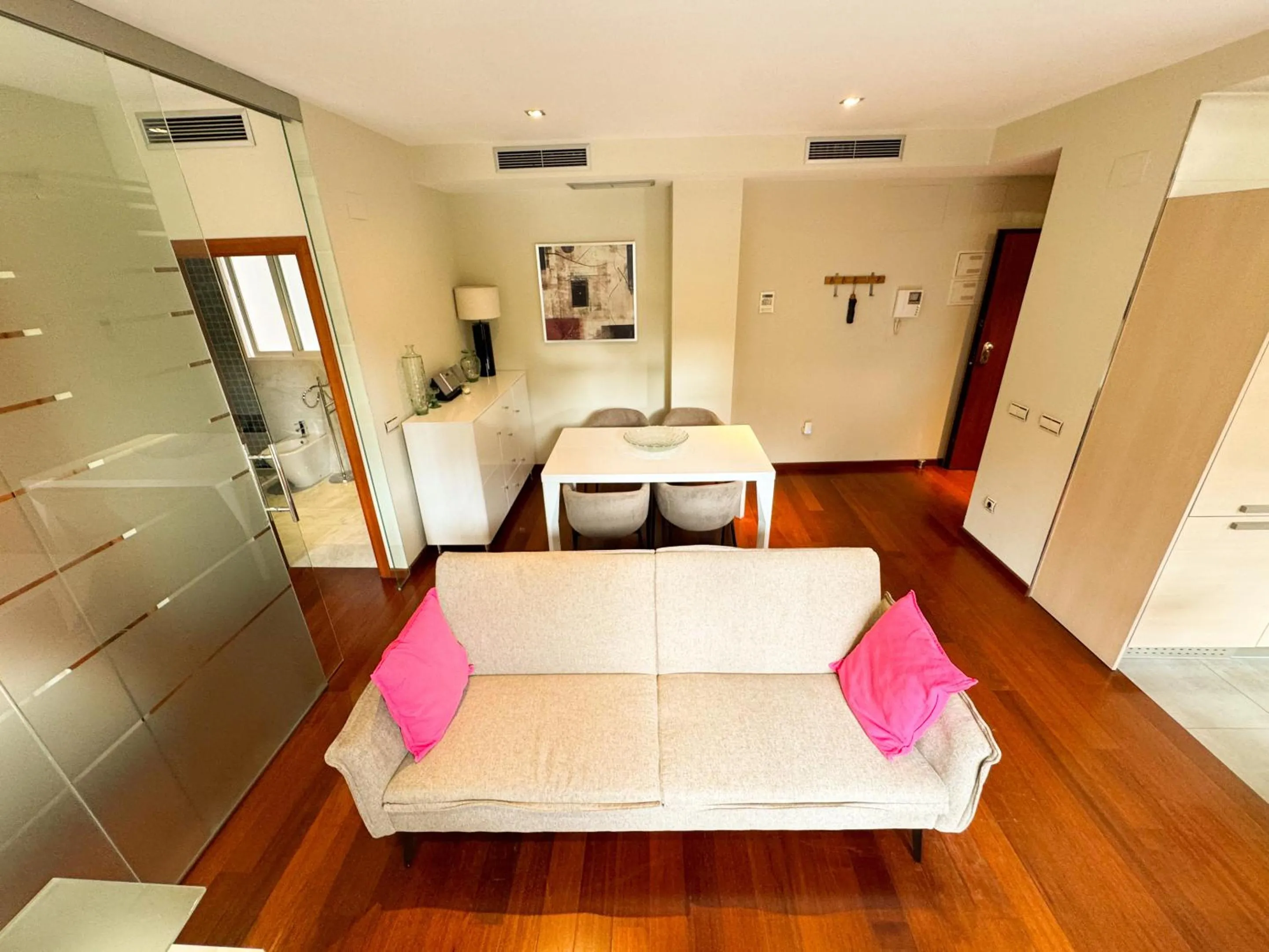 Living room, Bed in Moderno Apartamento en la Plaza del Tossal