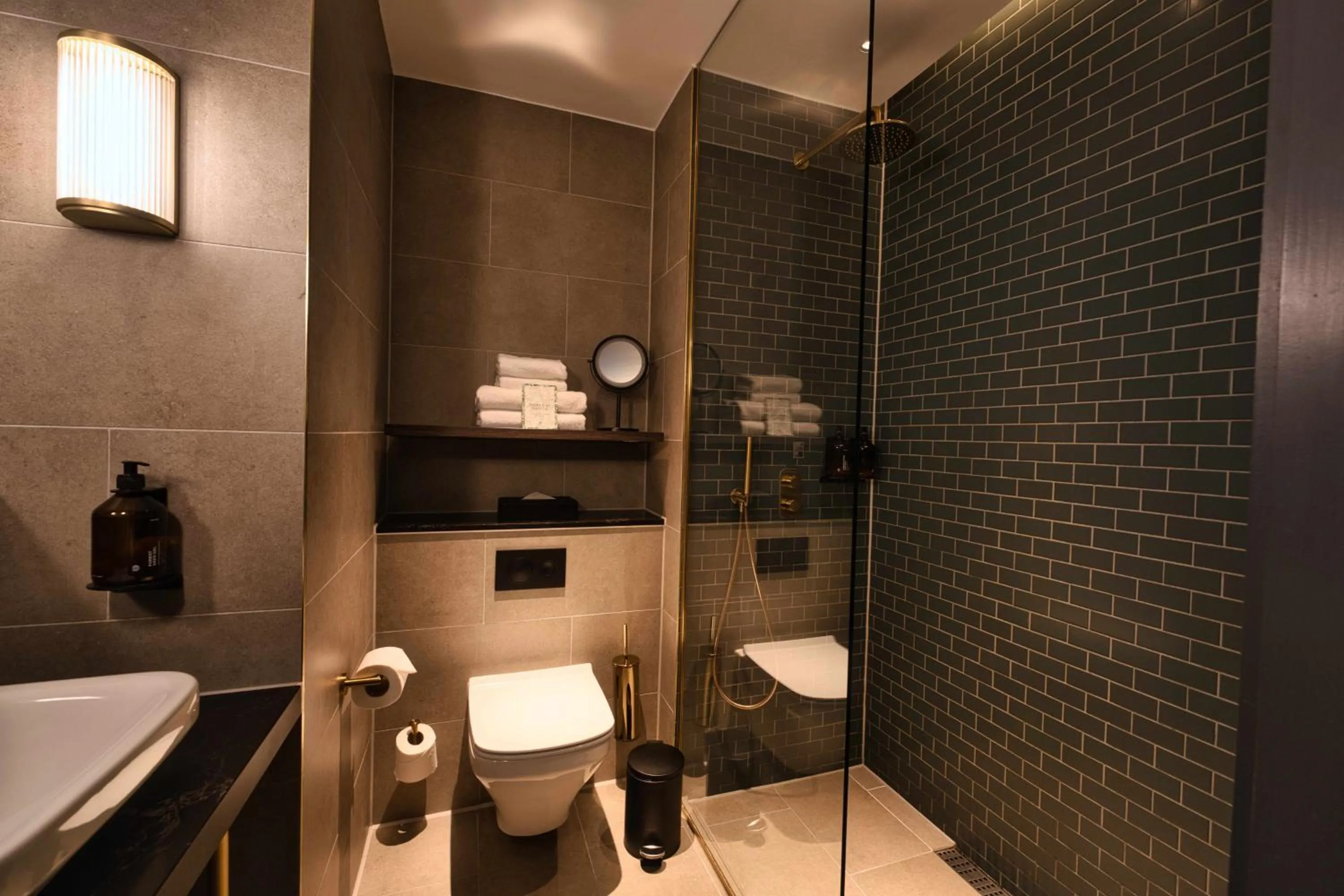 Photo of the whole room in Hotel AMANO Covent Garden