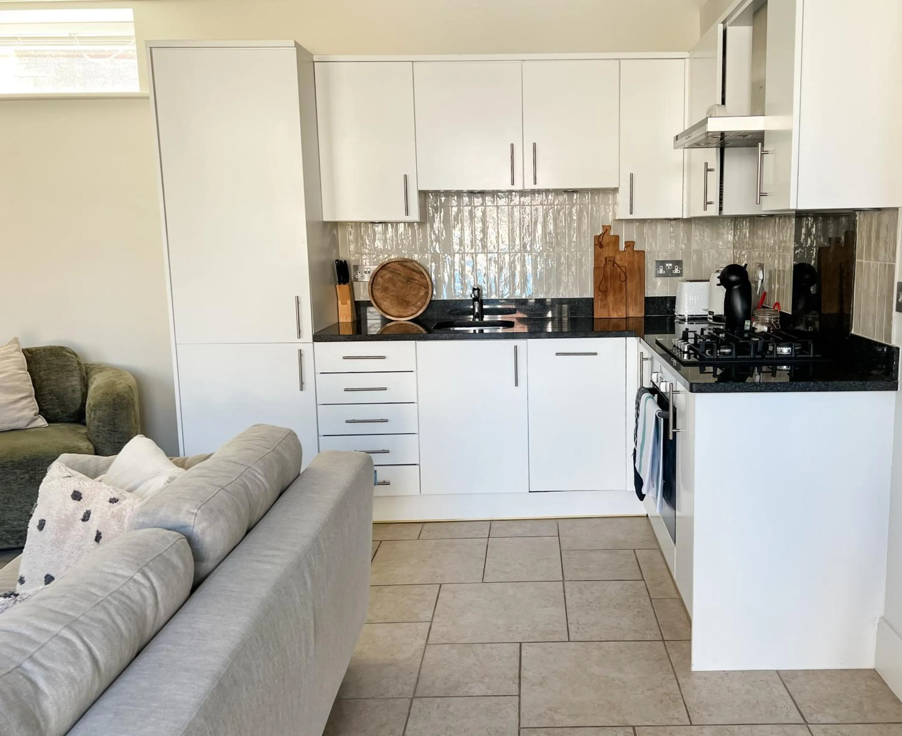 Kitchen or kitchenette in Windsor Mews by Stay Focused SA
