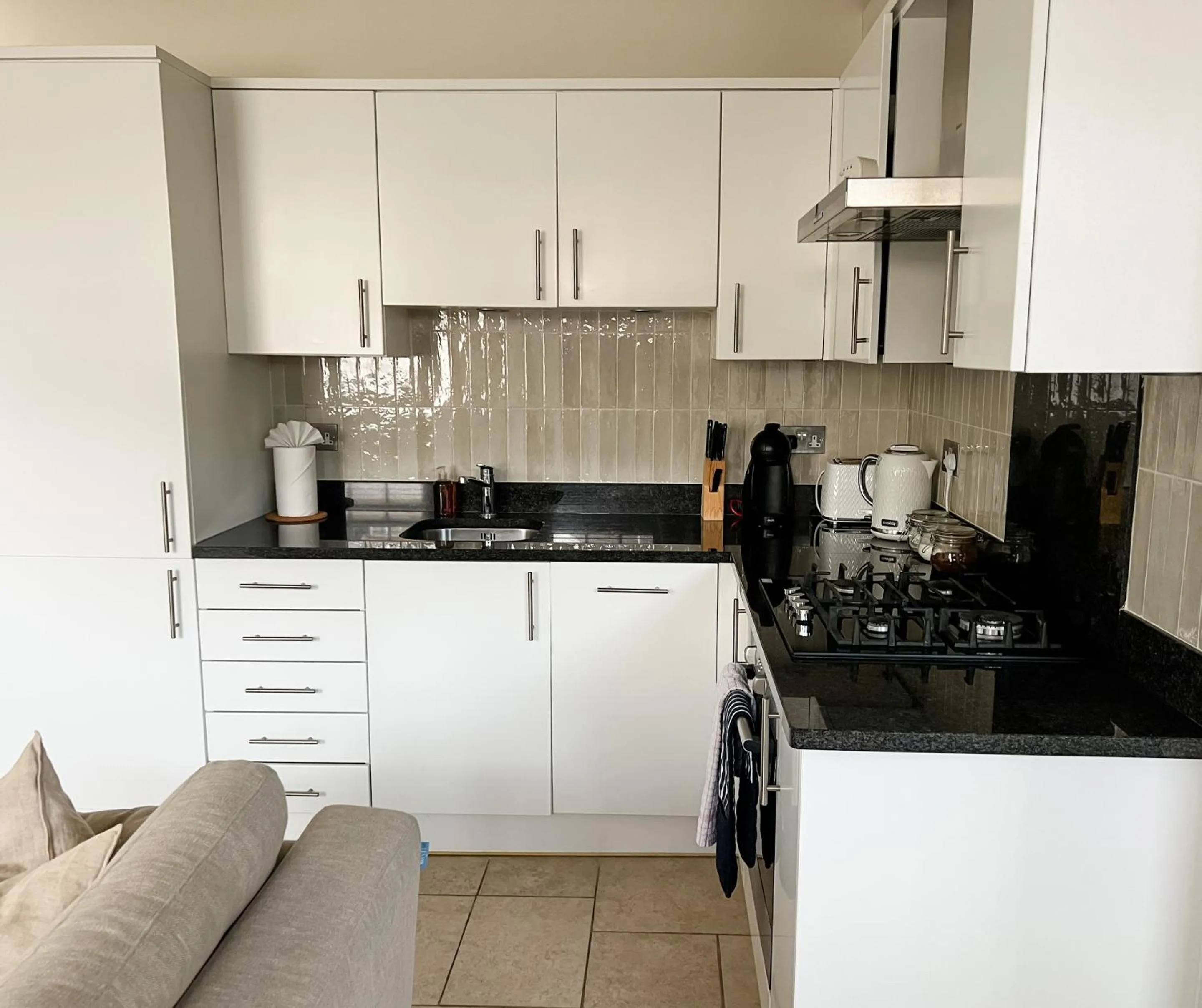 Kitchen or kitchenette in Windsor Mews by Stay Focused SA