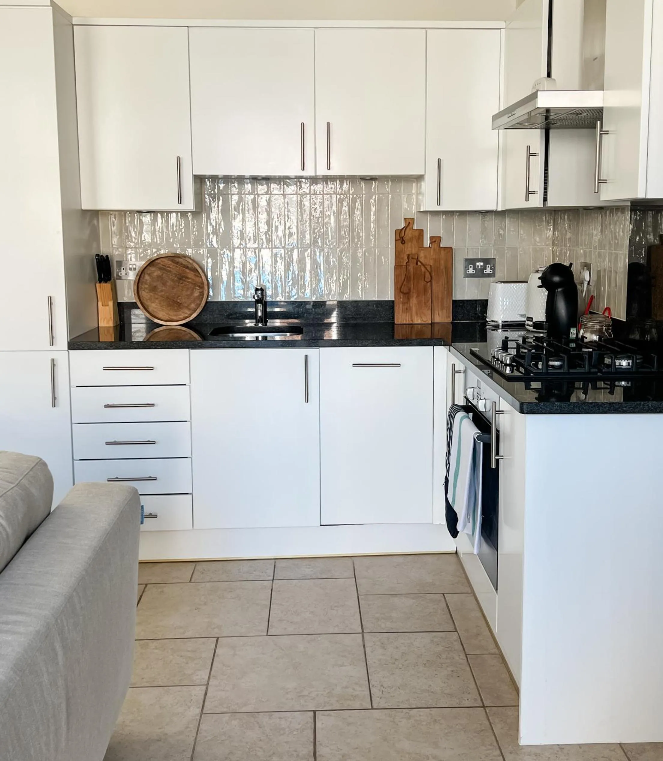 Kitchen or kitchenette in Windsor Mews by Stay Focused SA