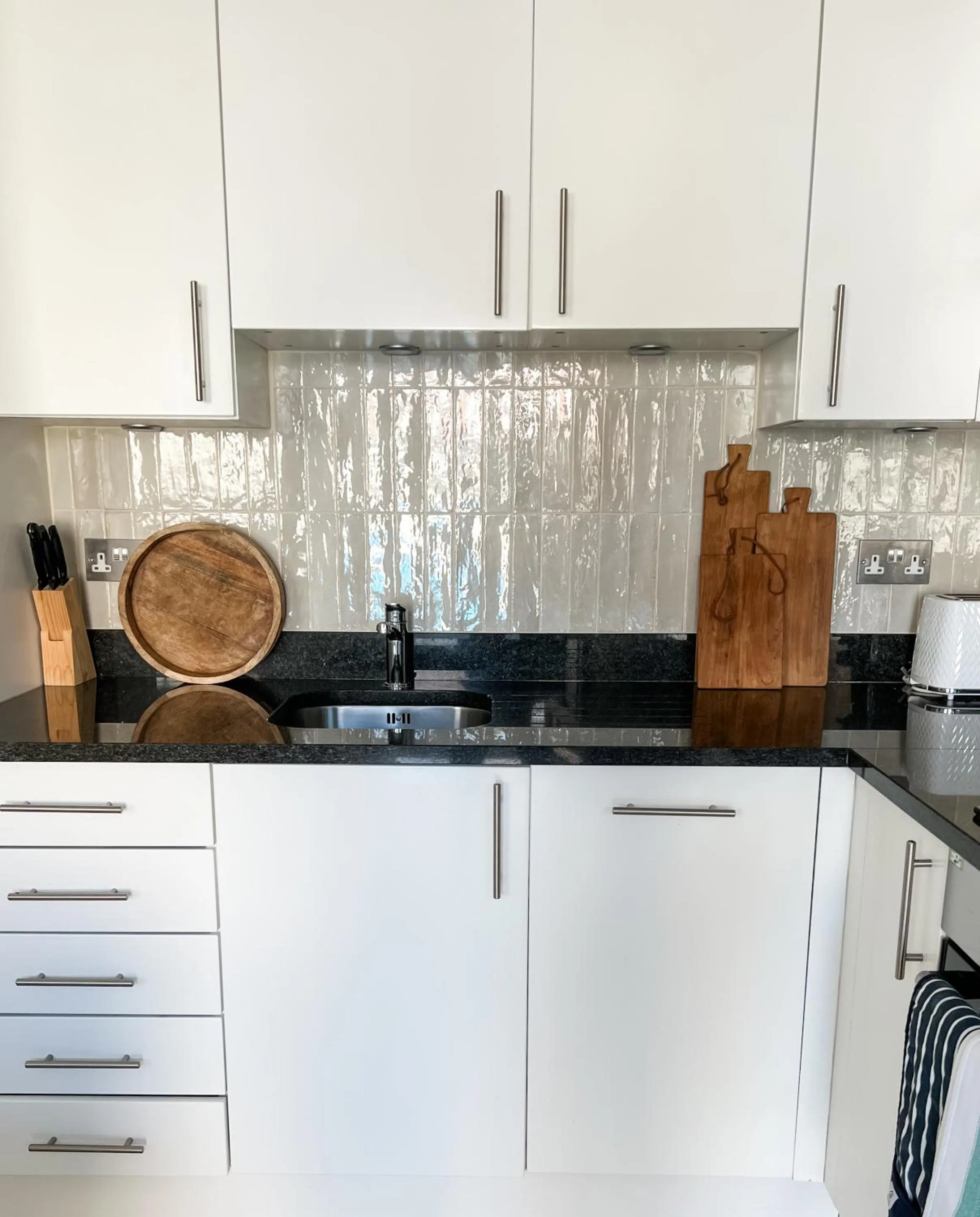 Kitchen or kitchenette in Windsor Mews by Stay Focused SA