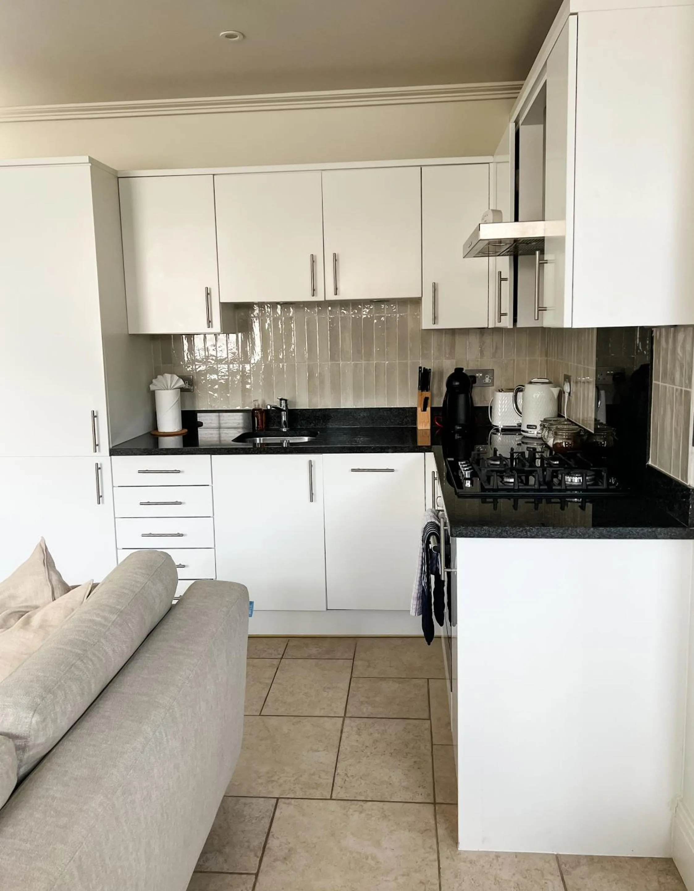 Kitchen or kitchenette in Windsor Mews by Stay Focused SA