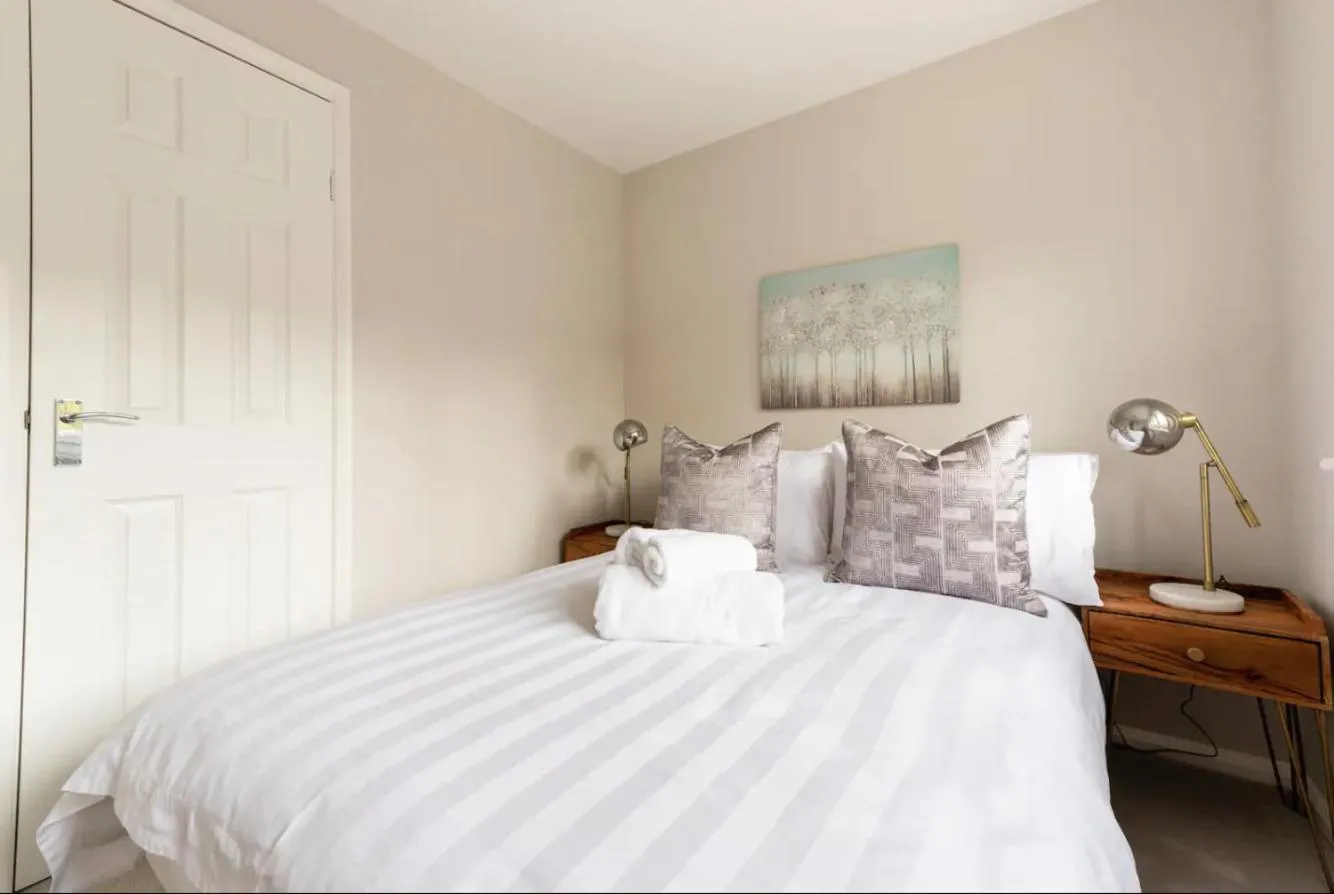 Bedroom, Bed in Virginia Water Family Getaway