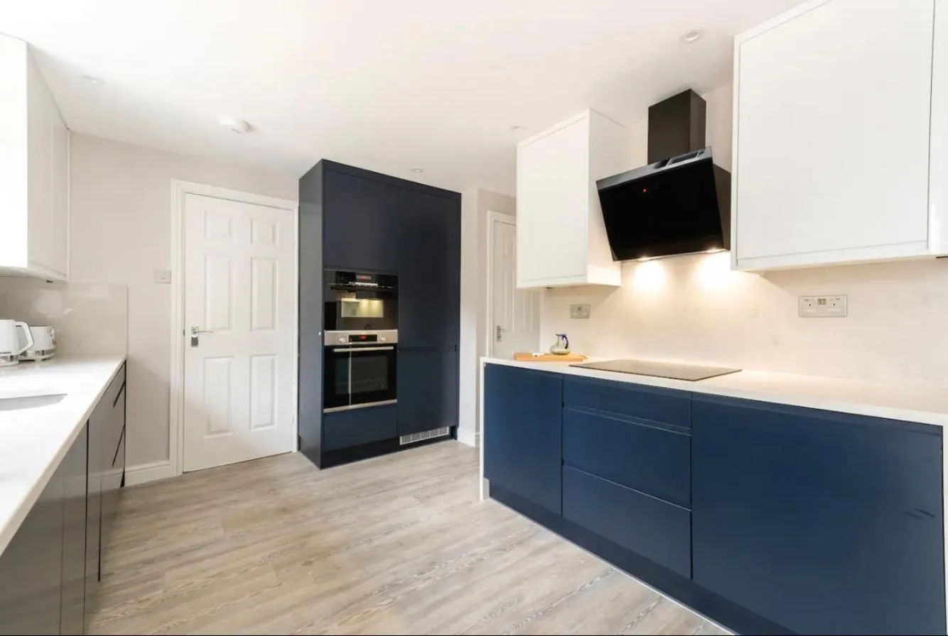 Kitchen or kitchenette in Virginia Water Family Getaway