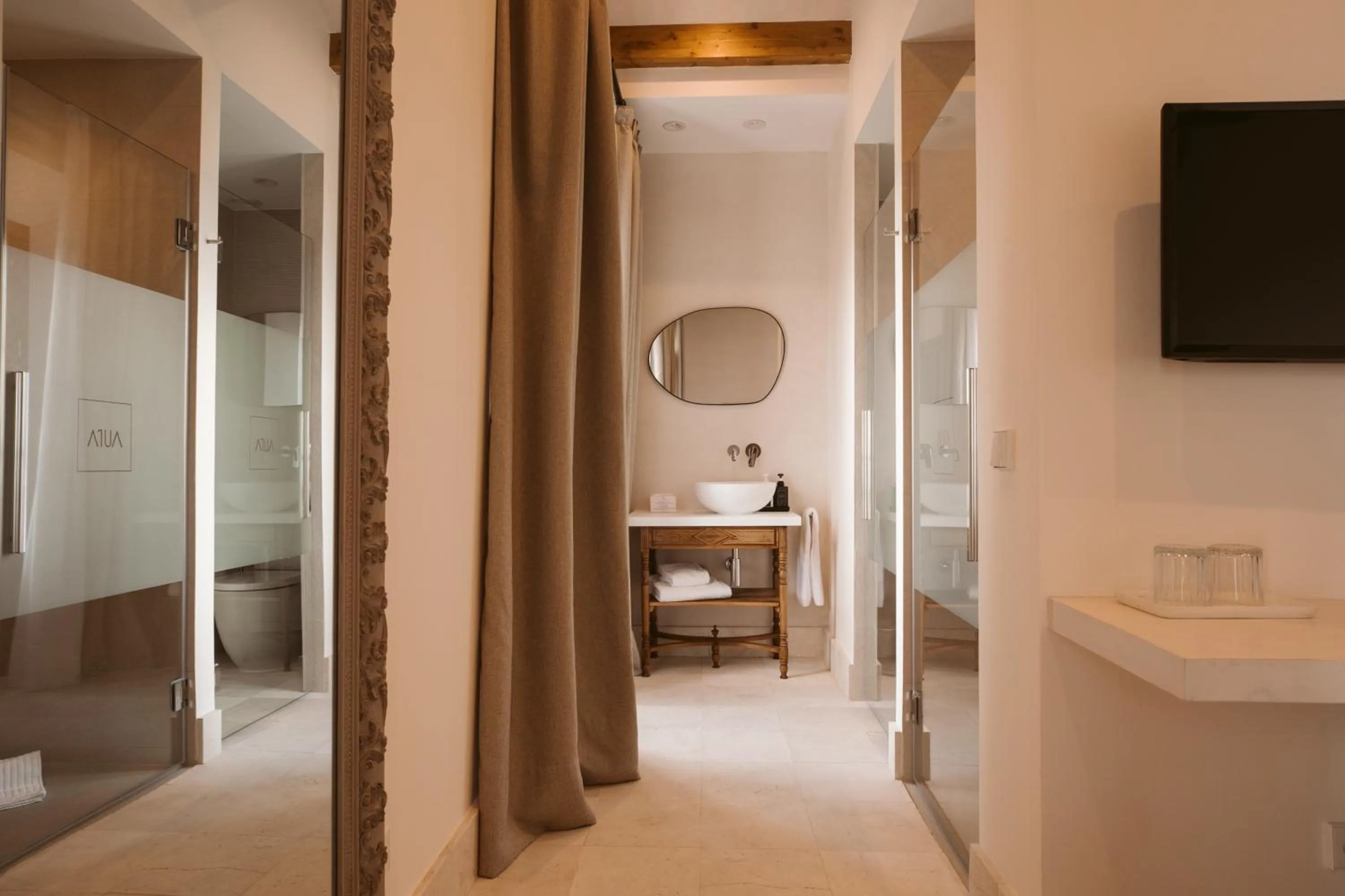 Bedroom, Bed in Casa Aura Hotel