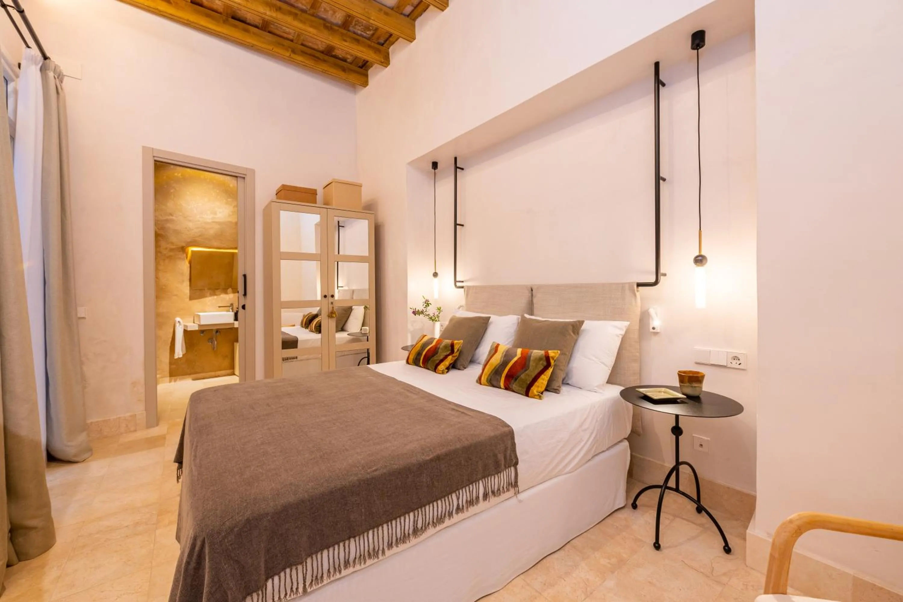 Photo of the whole room, Bed in Casa Aura Hotel