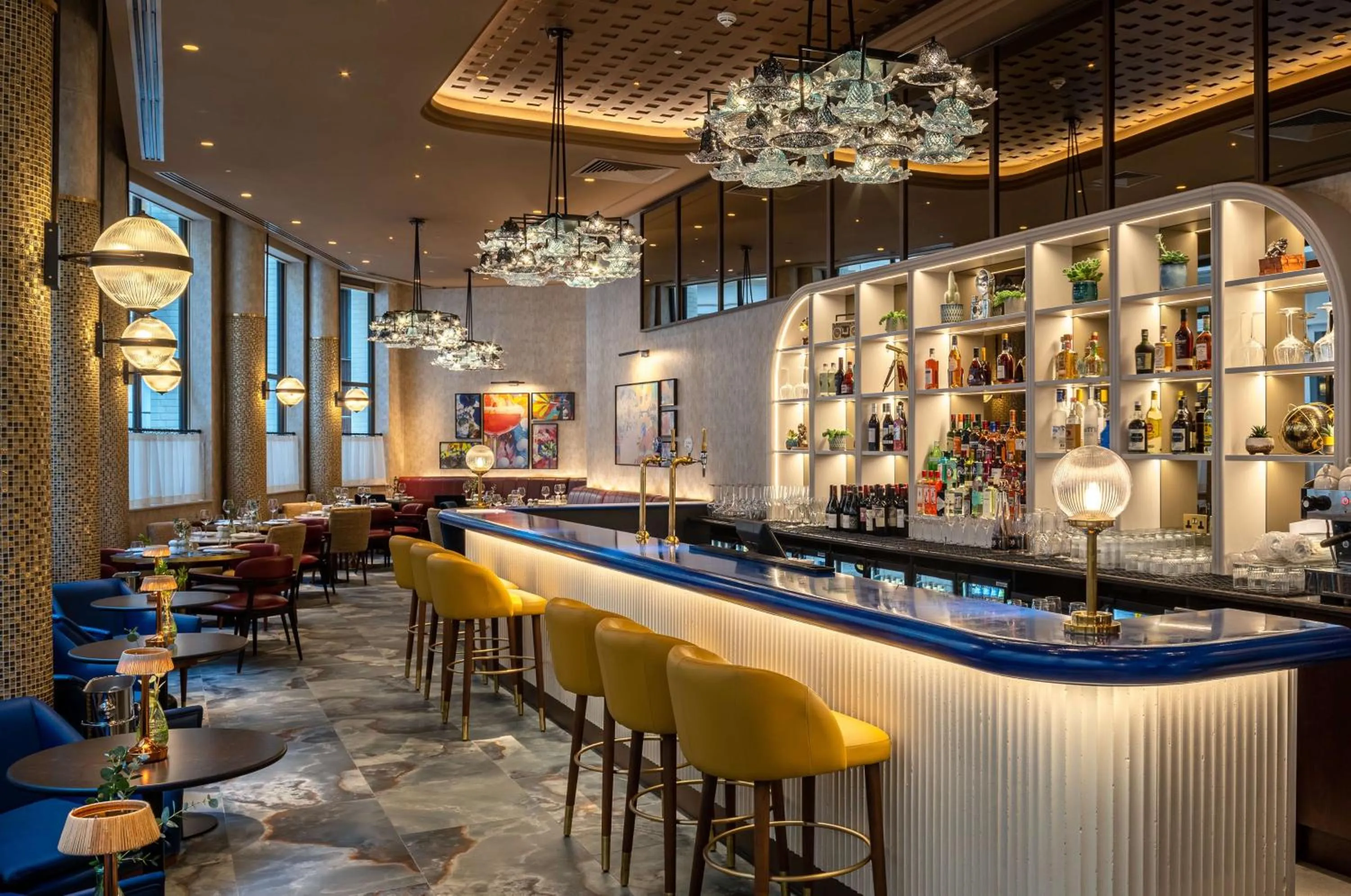 Lounge or bar in Lost Property St Pauls London, Curio Collection By Hilton