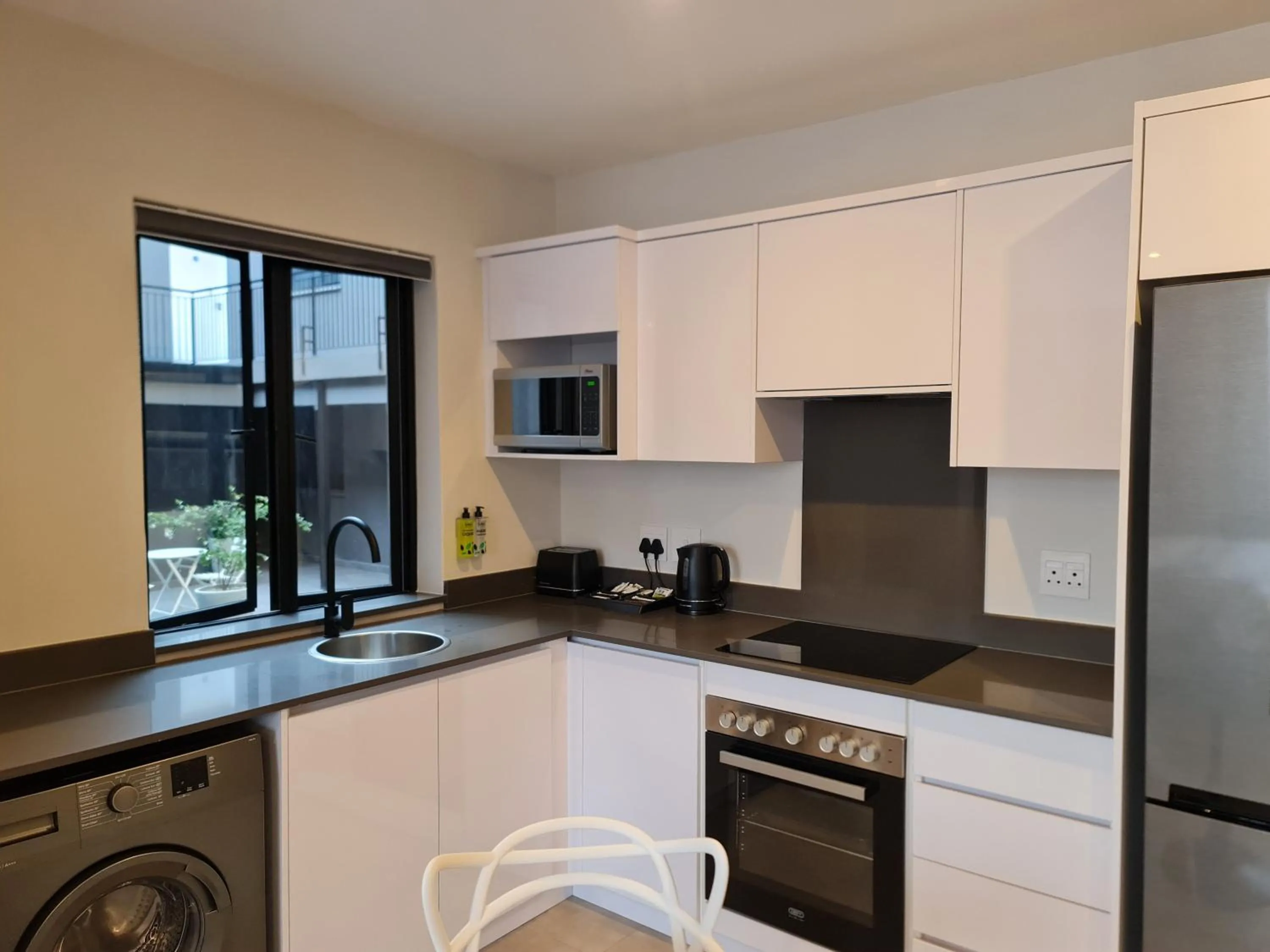 Kitchen or kitchenette in MINT Apartments Greenside