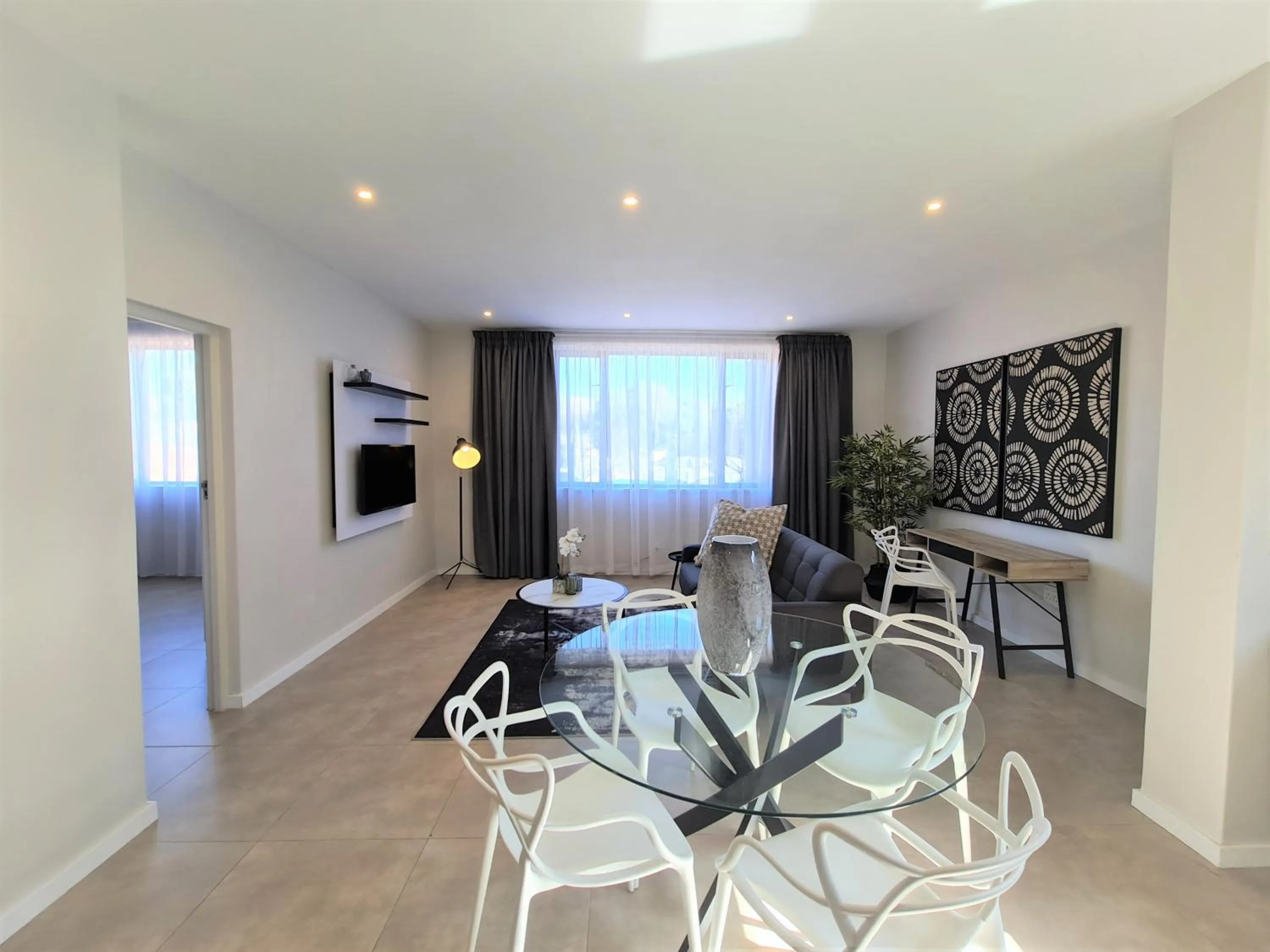 Dining area in MINT Apartments Greenside