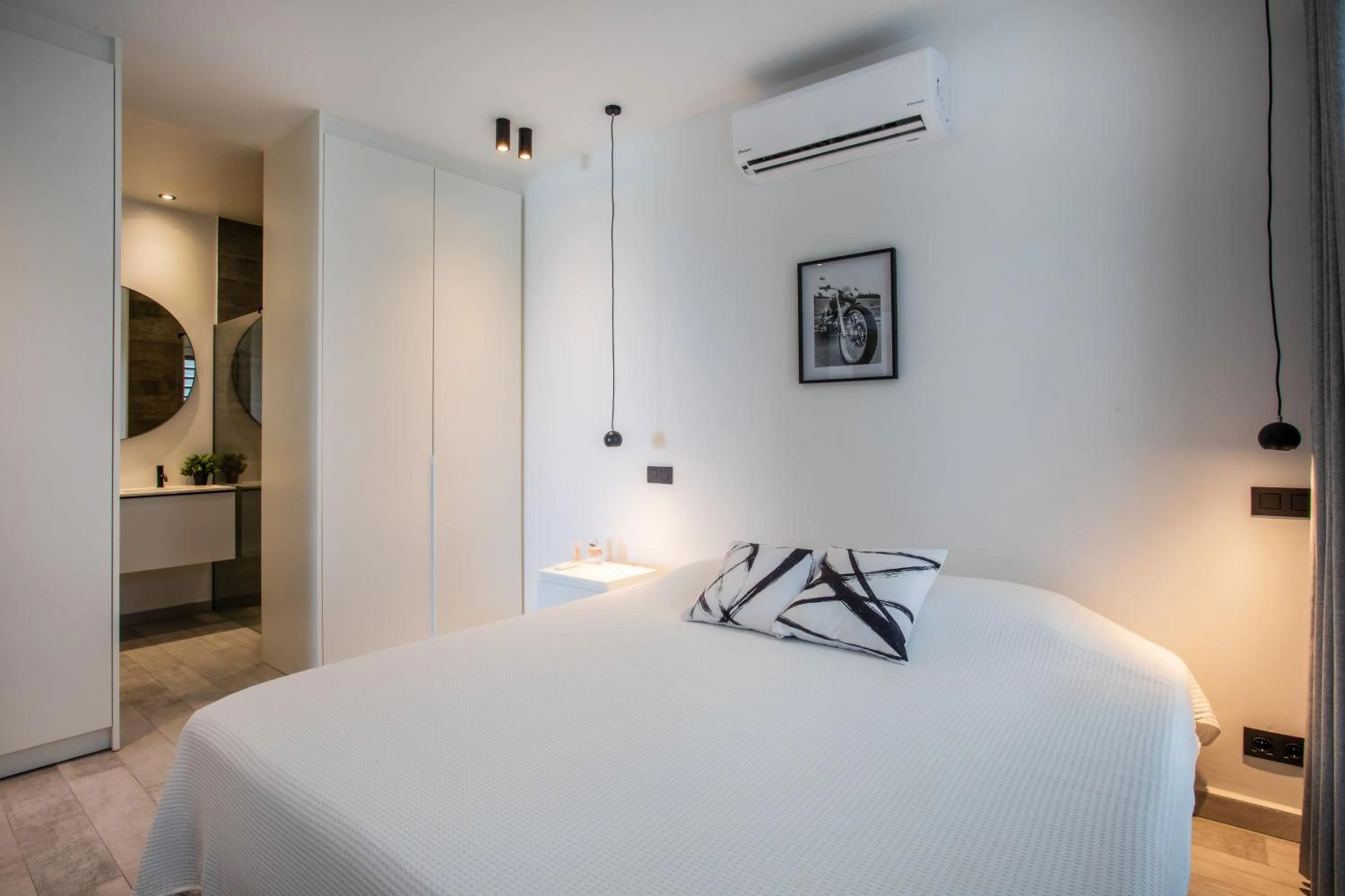 Bedroom, Bed in Blue Bay - The Reef