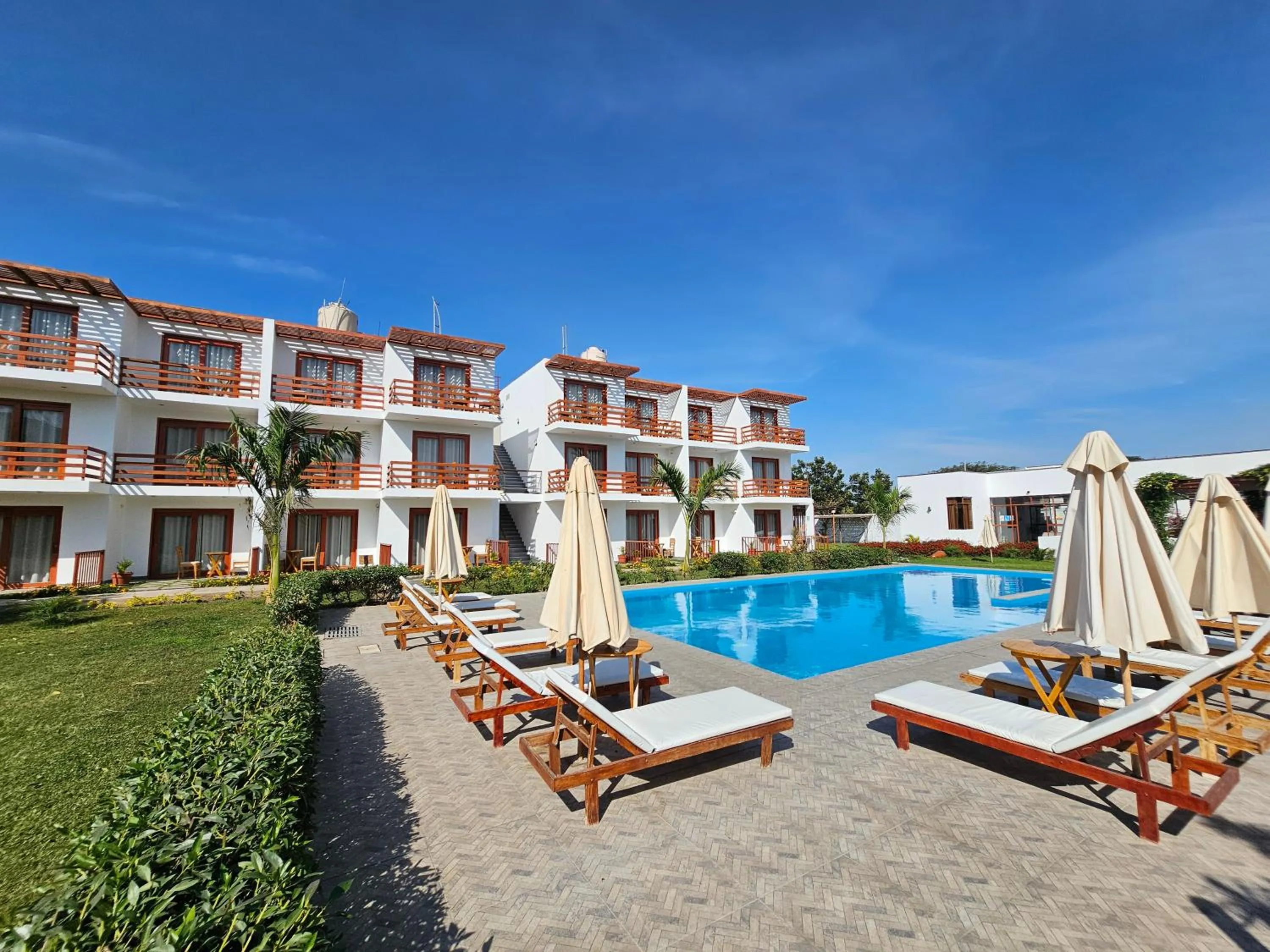 Swimming pool in Hotel La Colina