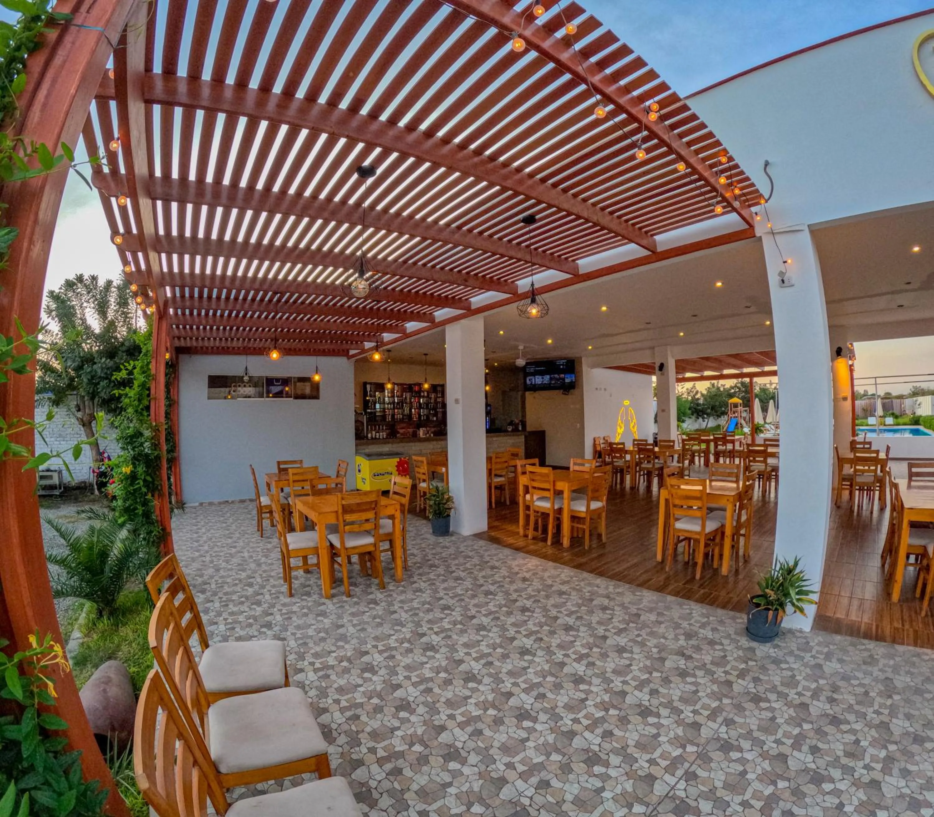 Restaurant/places to eat in Hotel La Colina