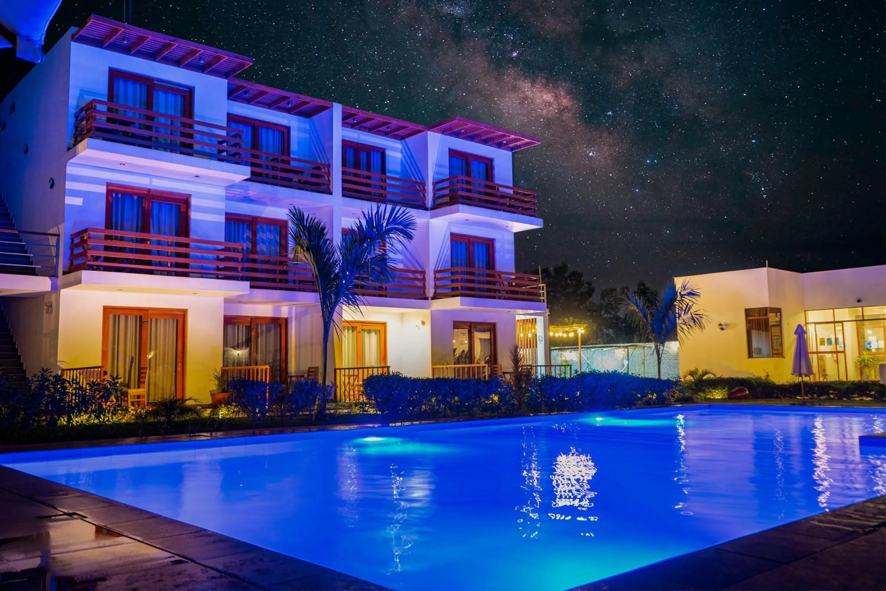 Pool view in Hotel La Colina