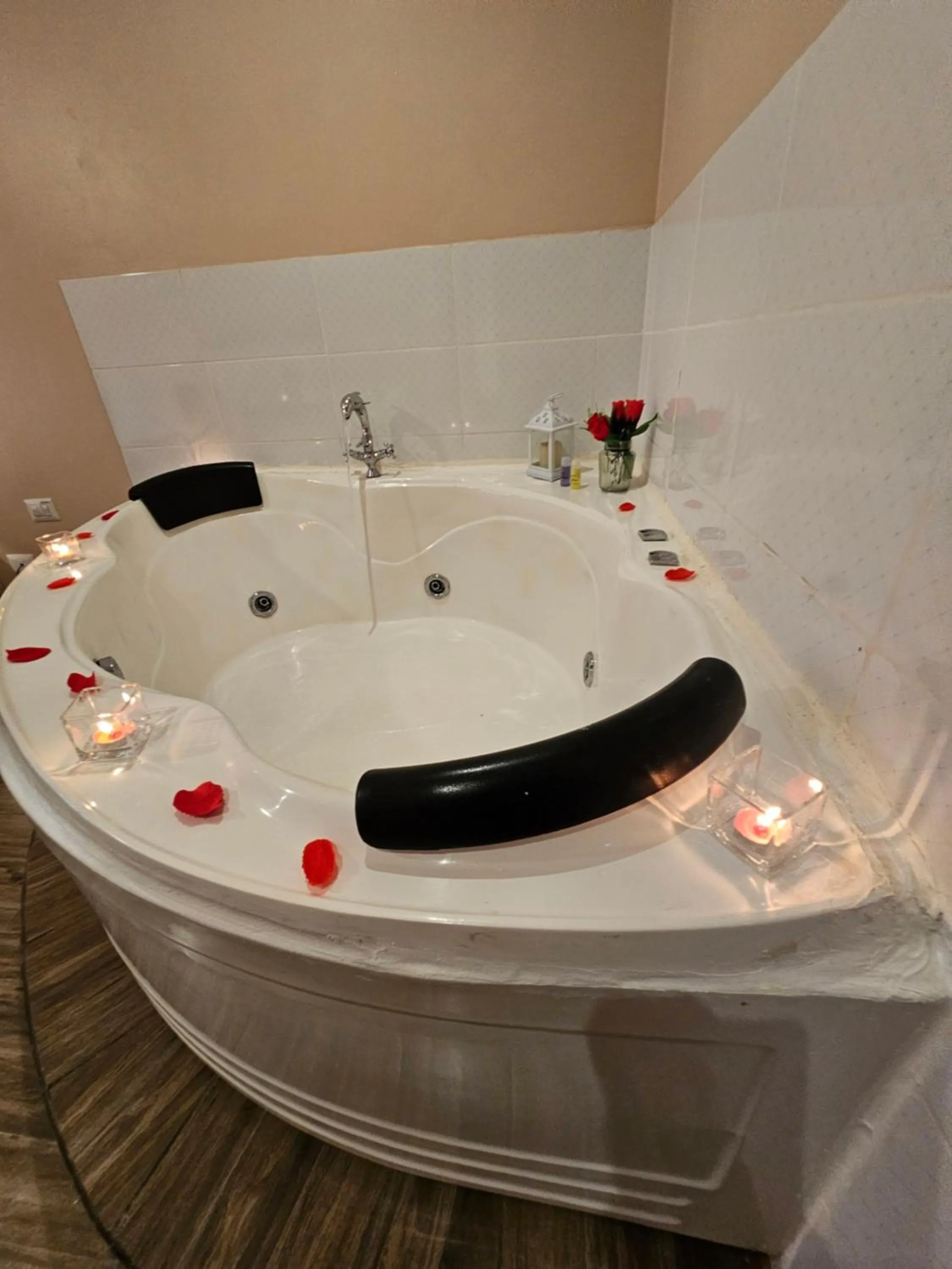 Hot Tub in Hotel La Colina