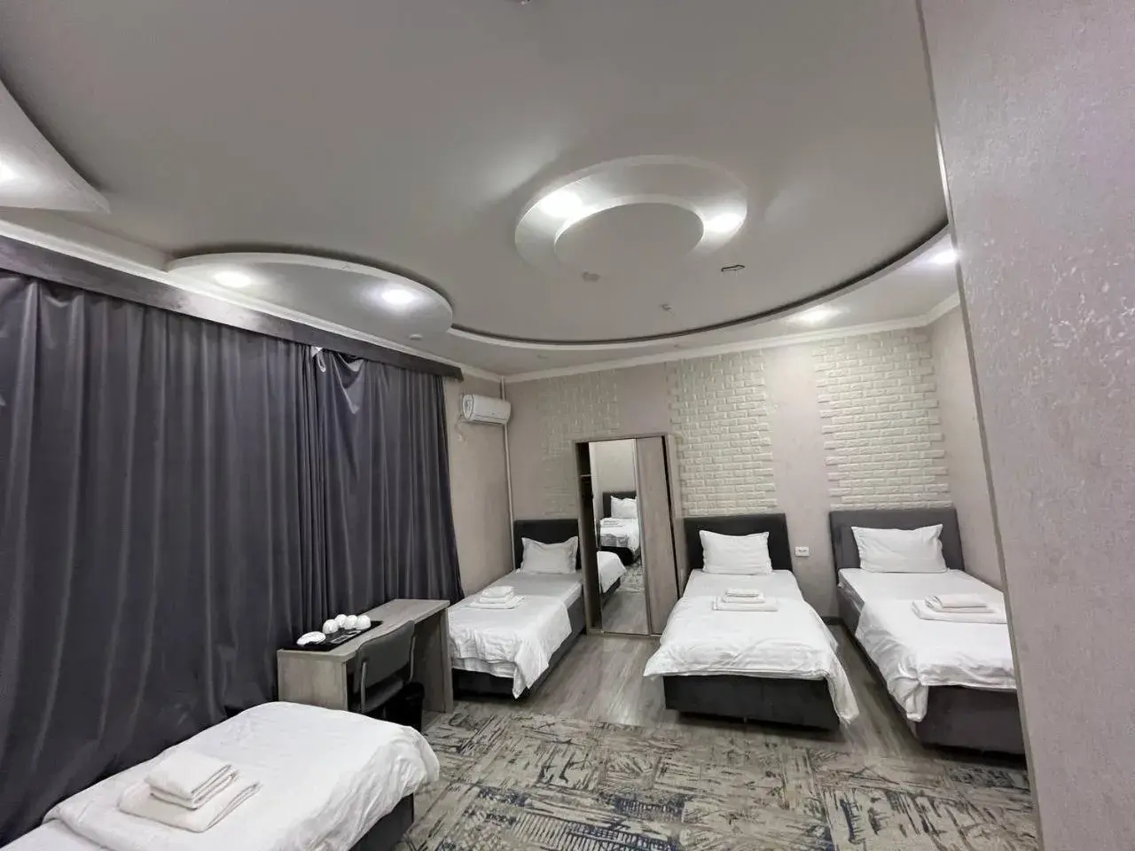 Quadruple Room with Shower in Hotel Shosh Boutique Quadruple Room with Shower in Hotel Shosh Boutique