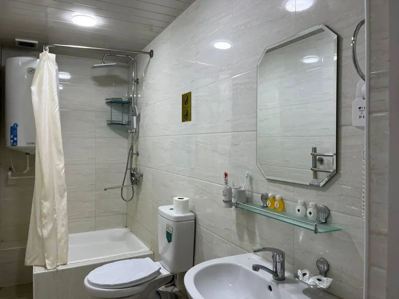 Twin Room with Bathroom - single occupancy in Hotel Shosh Boutique Twin Room with Bathroom - single occupancy in Hotel Shosh Boutique