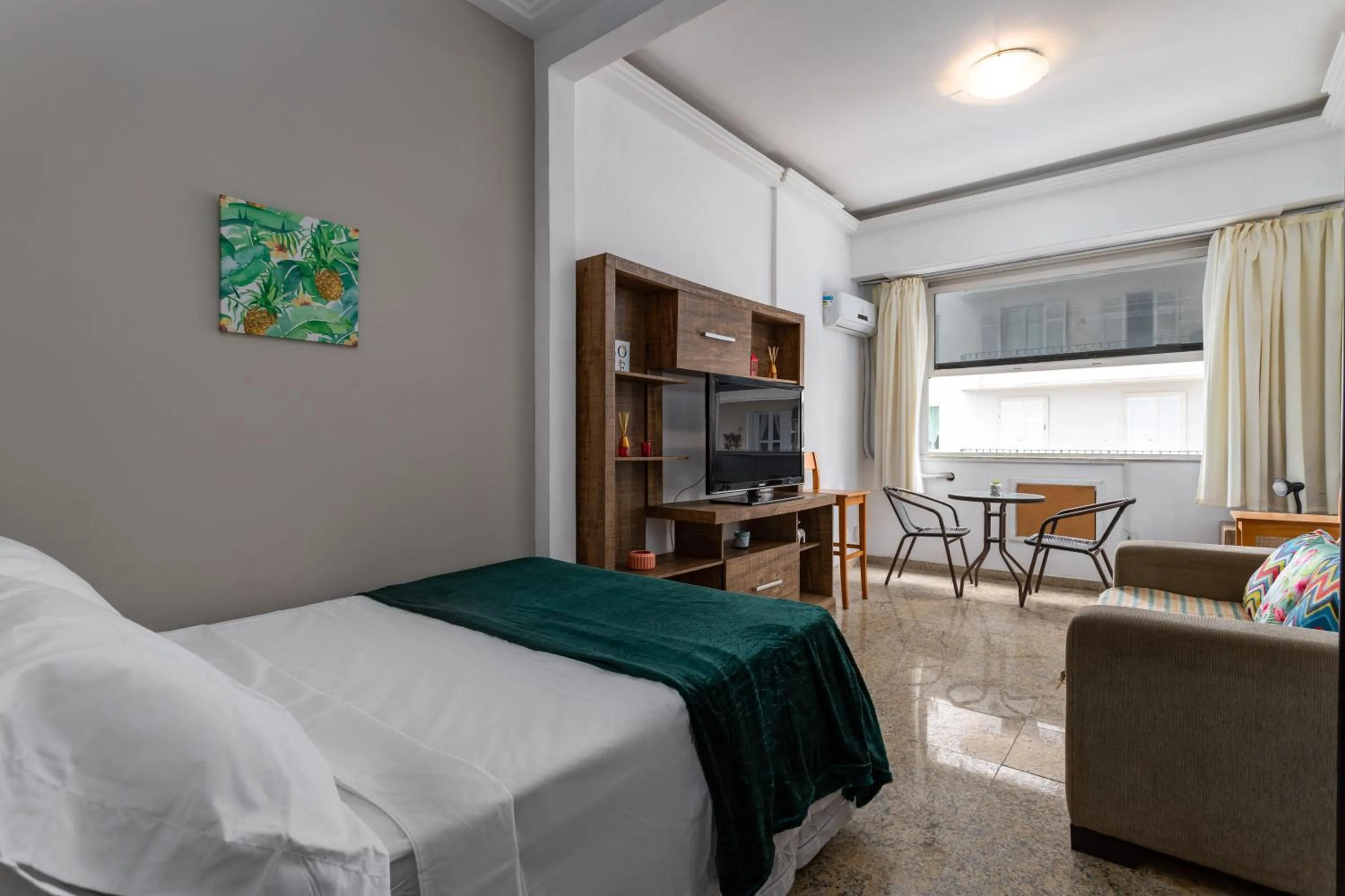 Photo of the whole room, Bed in Atlântica Vista Mar com Charme
