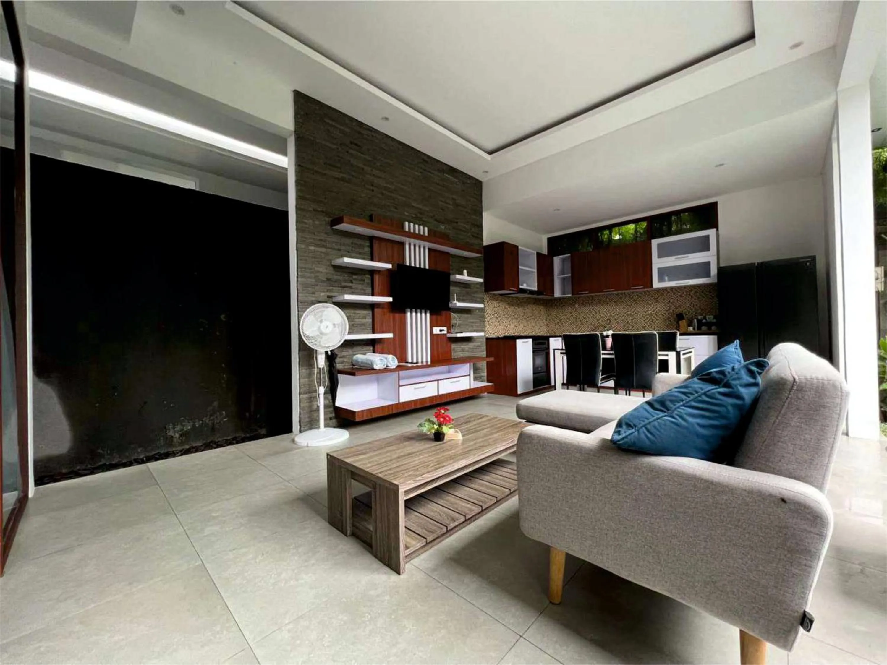 Communal lounge/ TV room in Puri Keraton Seminyak