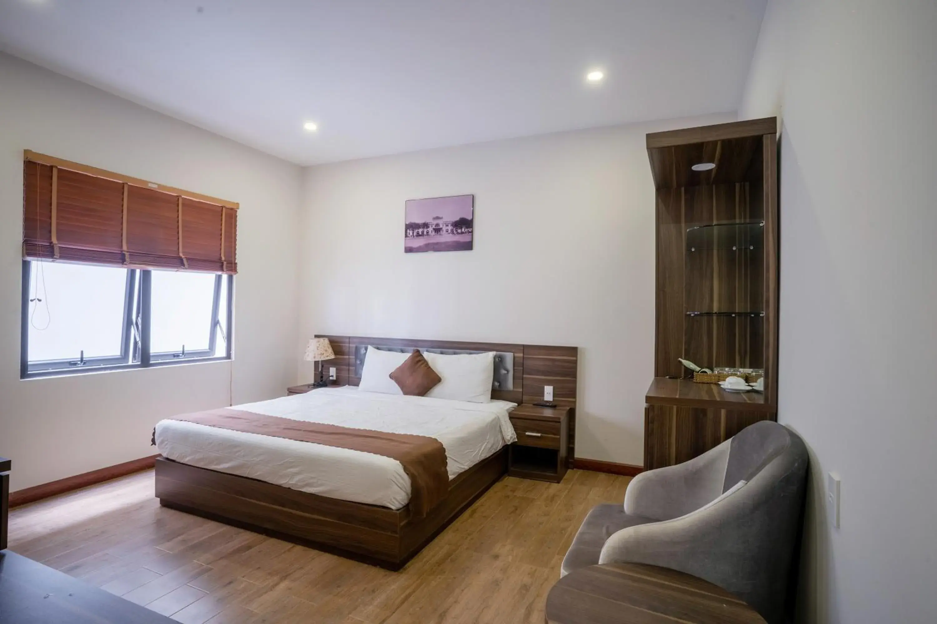 Superior King Room in Mai Khanh Hotel Superior King Room in Mai Khanh Hotel