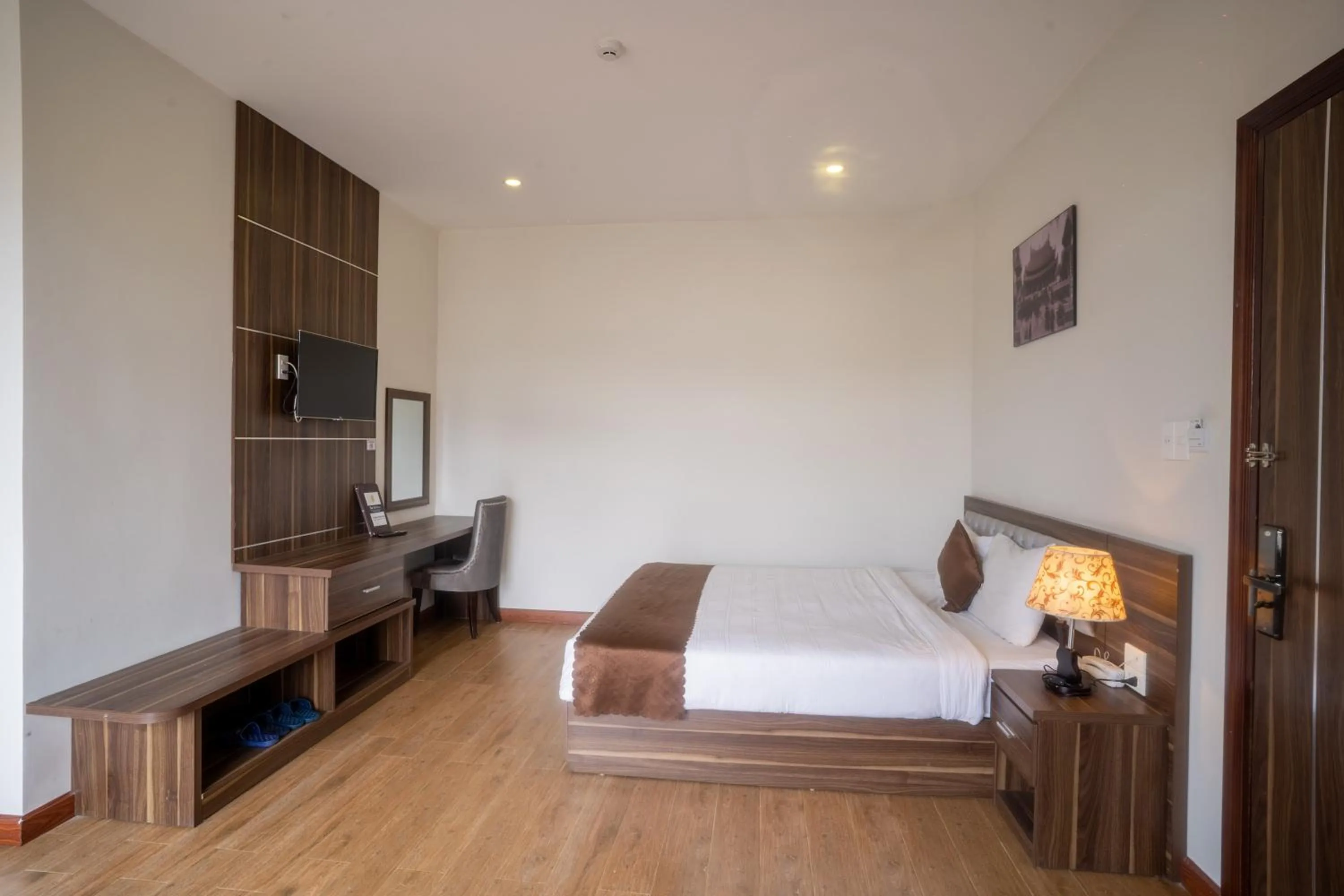 Bedroom, Bed in Mai Khanh Hotel