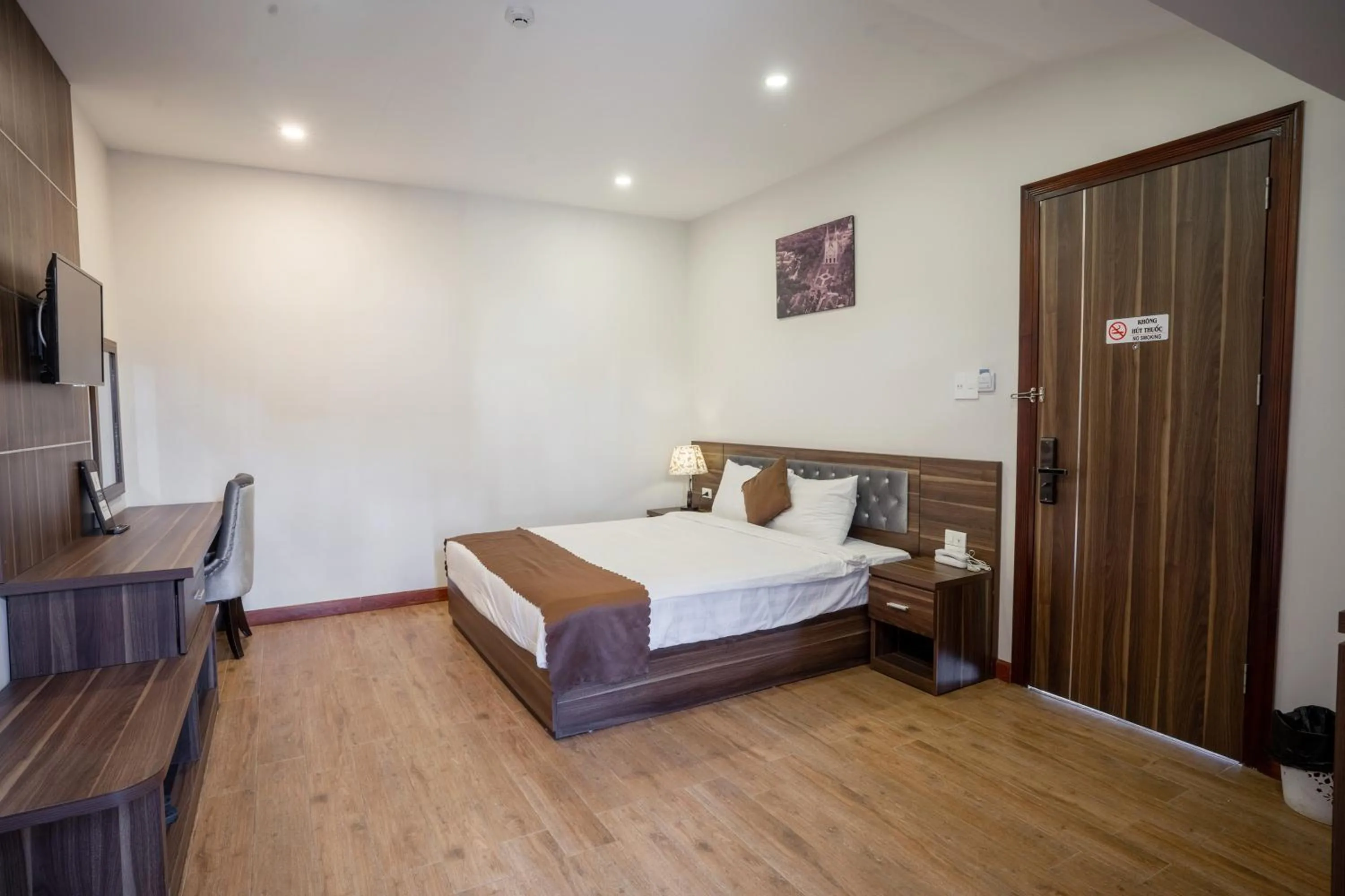 Bedroom, Bed in Mai Khanh Hotel