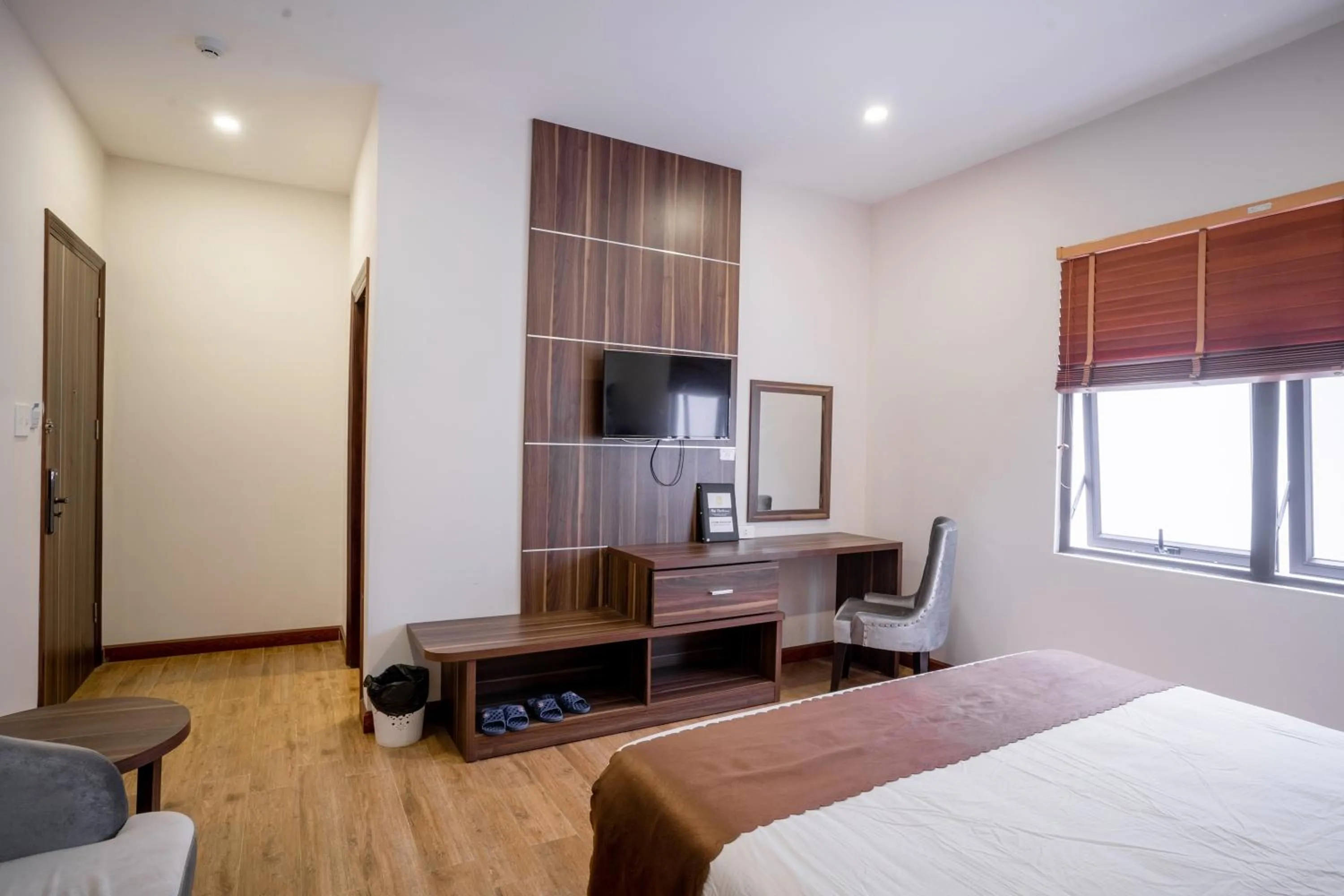 Bedroom, Bed in Mai Khanh Hotel