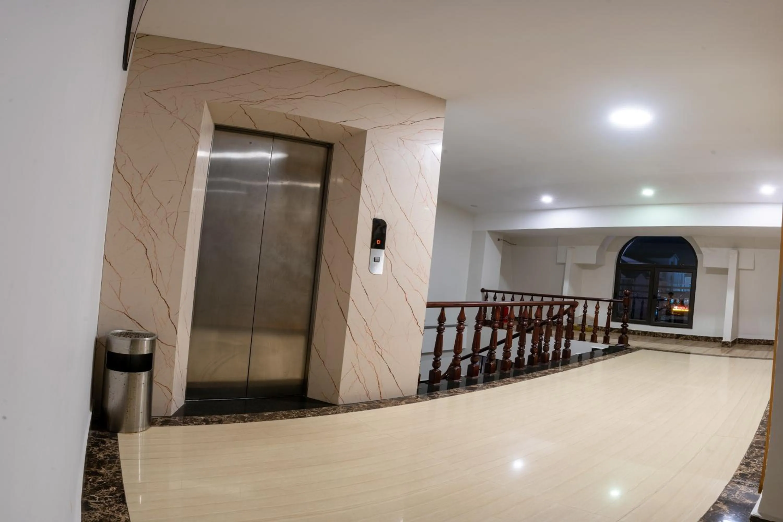 elevator in Mai Khanh Hotel