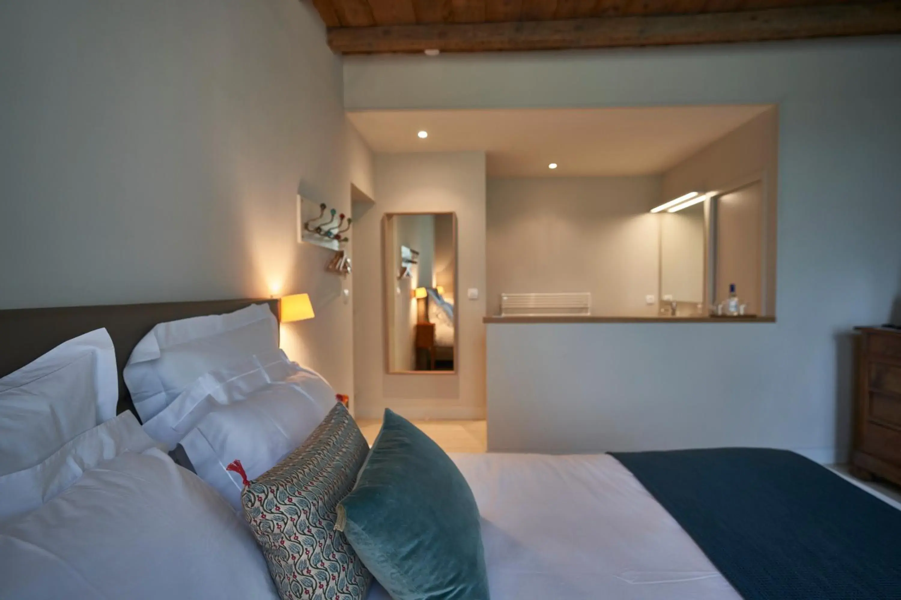 Queen Room with Garden View in Château Bonalgue - Pomerol Queen Room with Garden View in Château Bonalgue - Pomerol