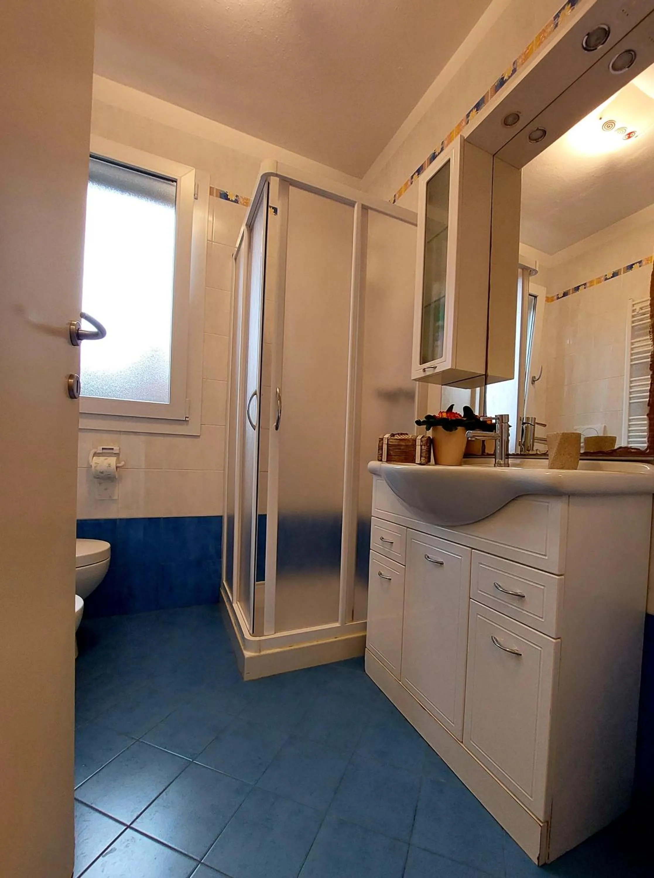 Shower in Villette Susanna