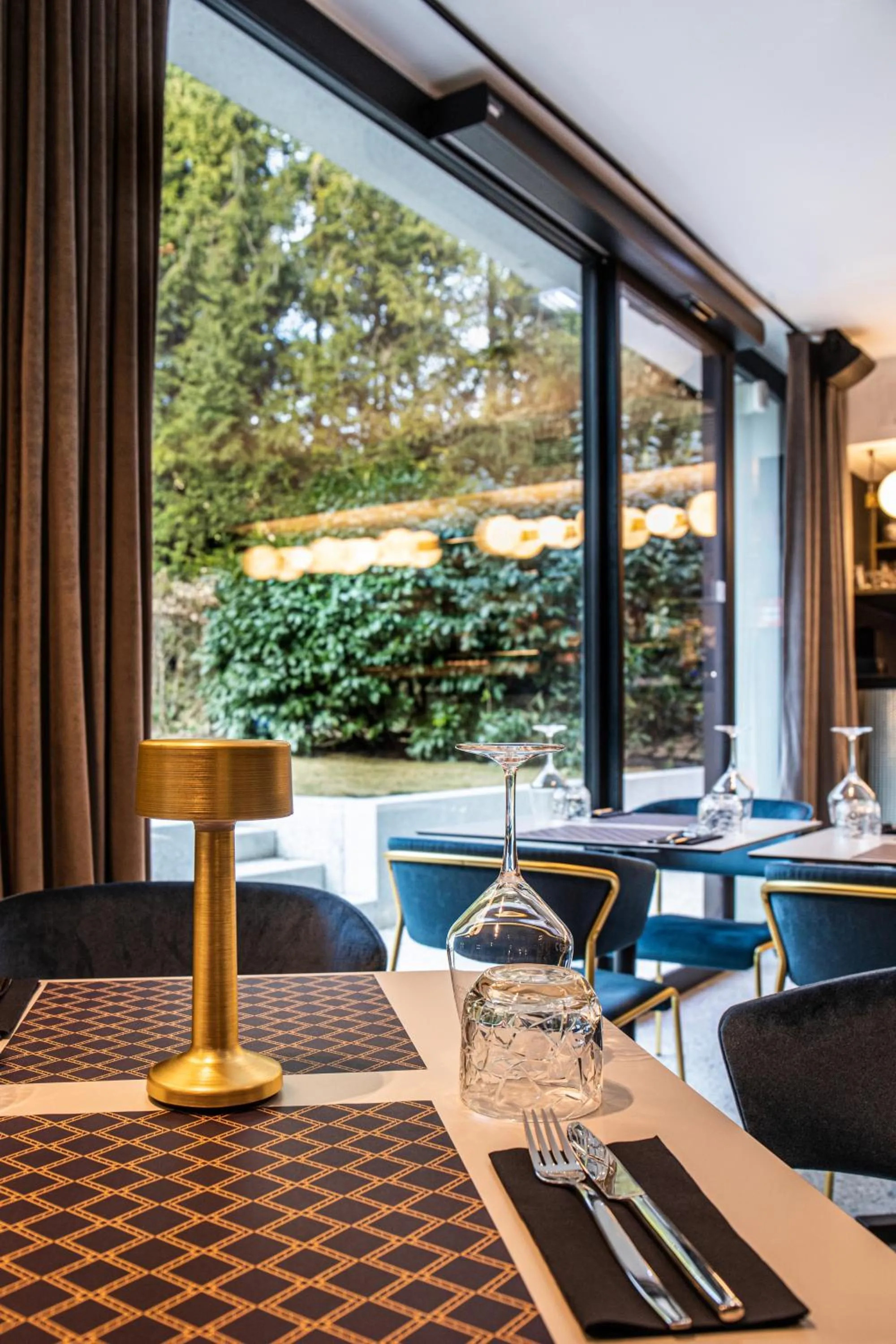 Restaurant/places to eat in Hotel Čad