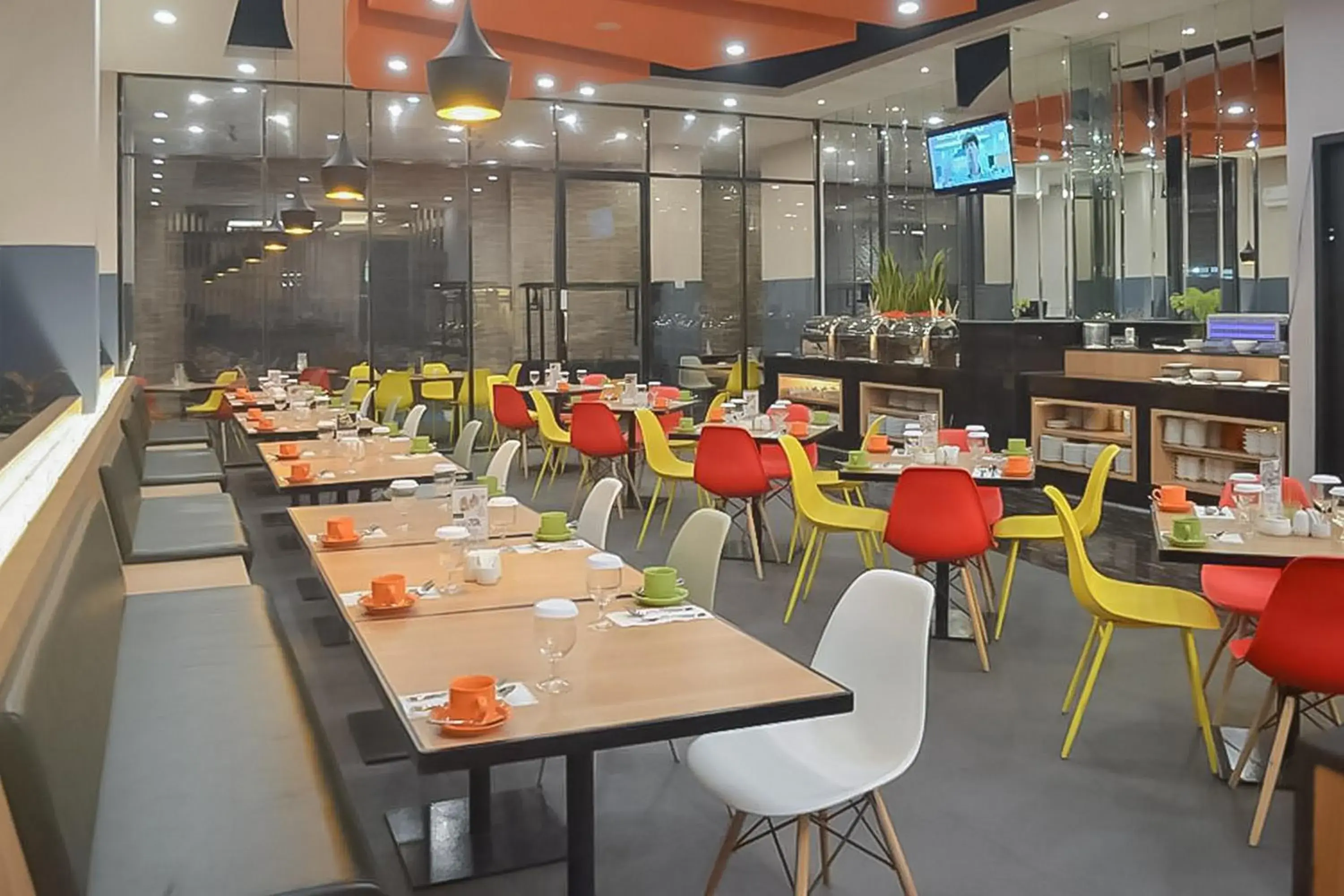 Restaurant/places to eat in Hotel Mutiara Padang Sidimpuan Mitra RedDoorz Restaurant/places to eat in Hotel Mutiara Padang Sidimpuan Mitra RedDoorz