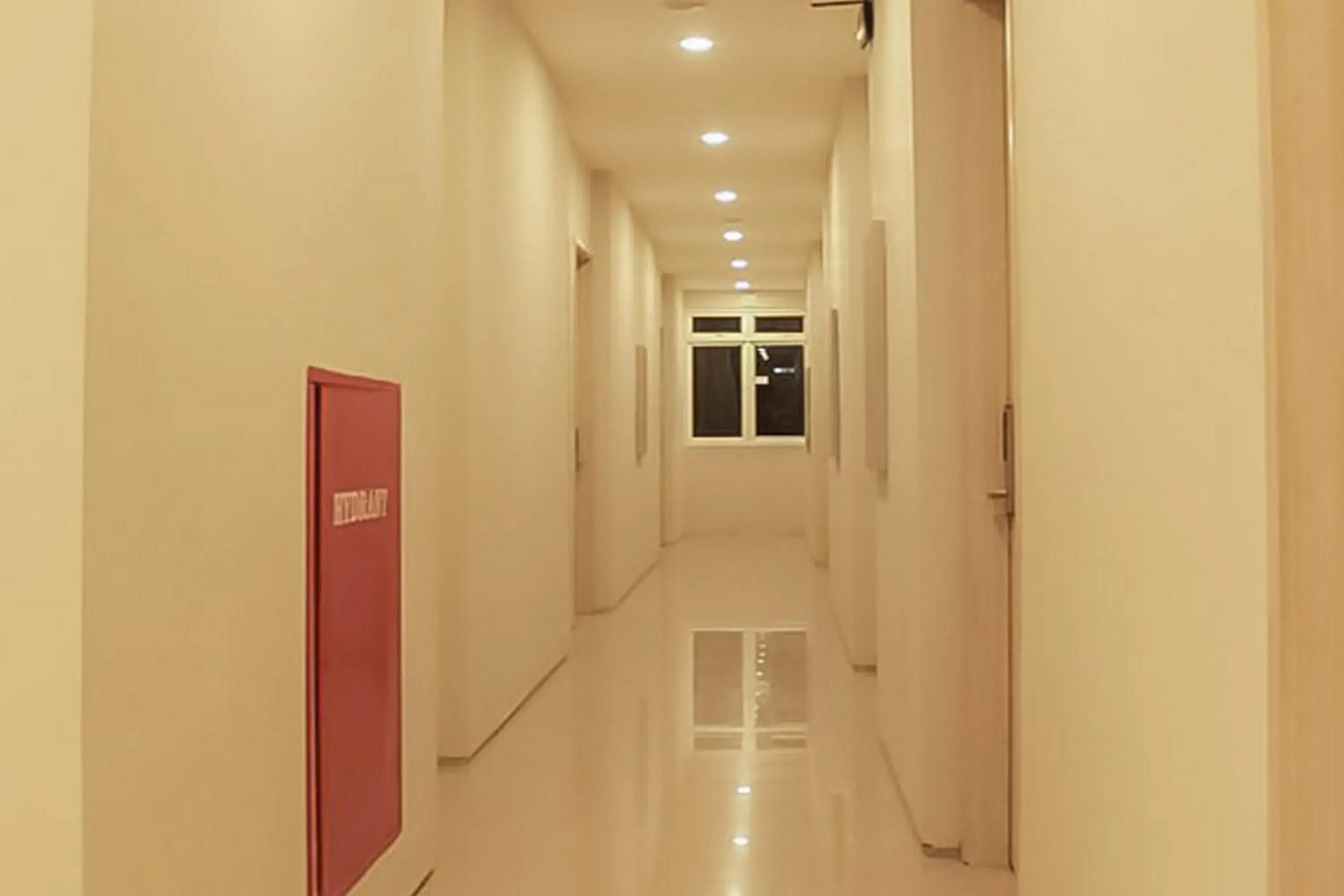 Property building in Hotel Mutiara Padang Sidimpuan Mitra RedDoorz Property building in Hotel Mutiara Padang Sidimpuan Mitra RedDoorz