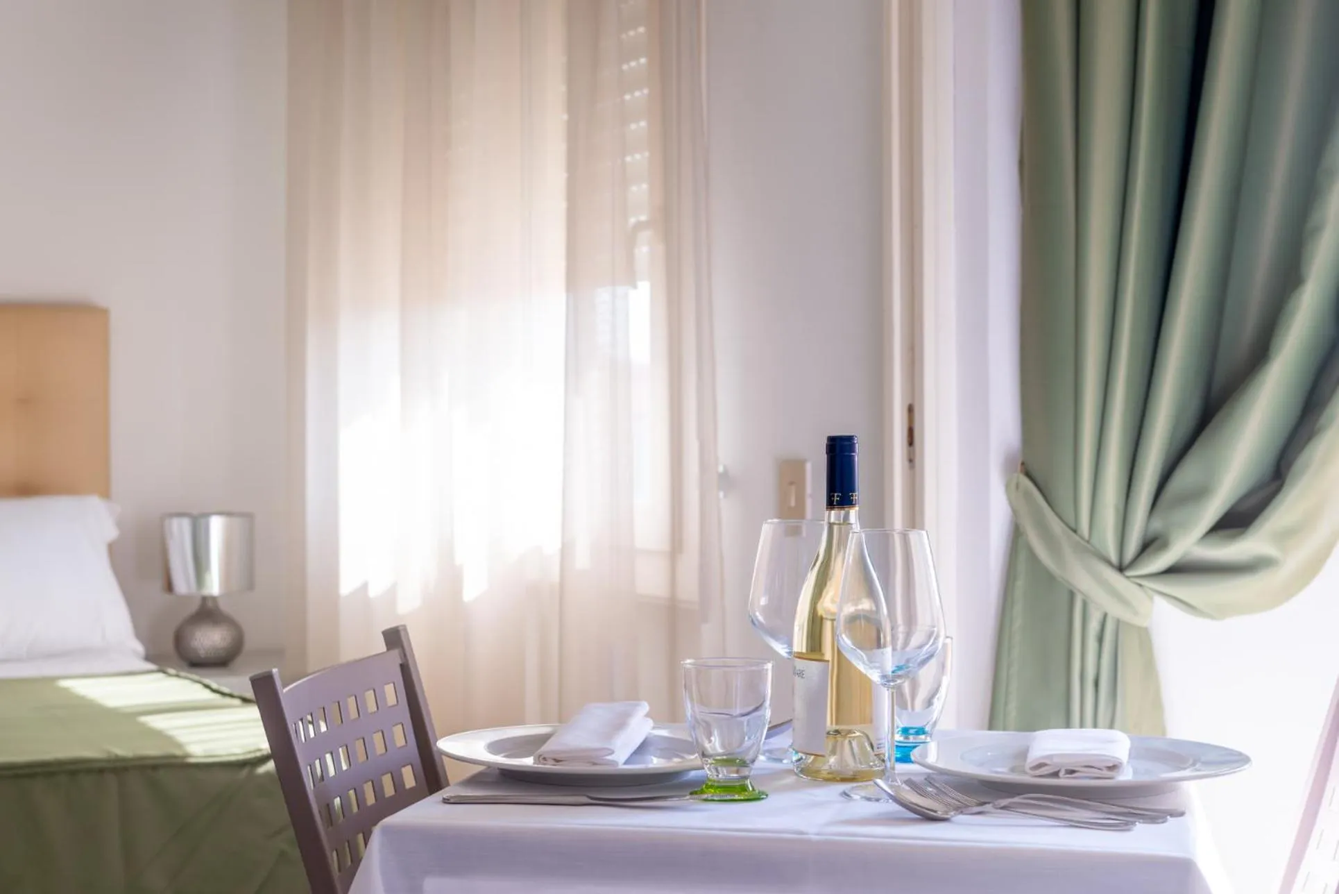 Dining area, Bed in Residence Marina di Cecina
