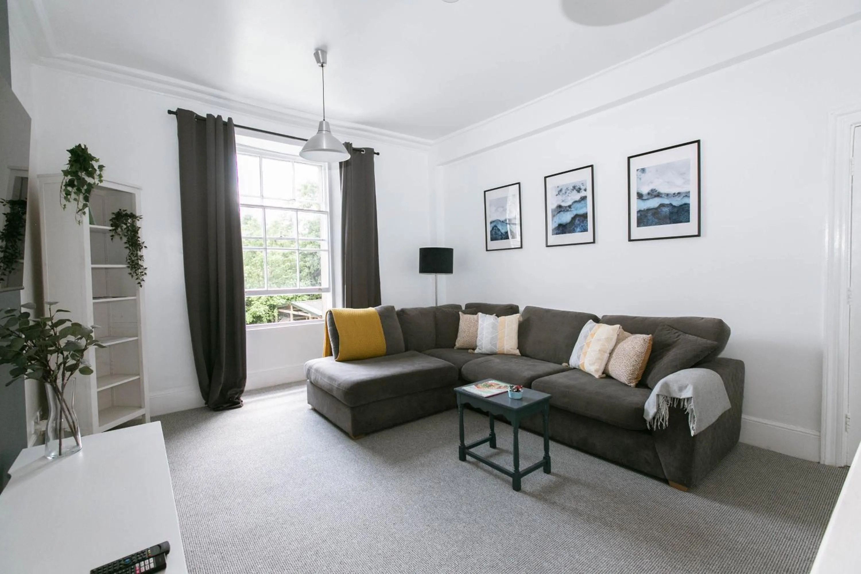 Spacious Apartment, Free Parking, Central Location Near To Uni, Hospital, Town