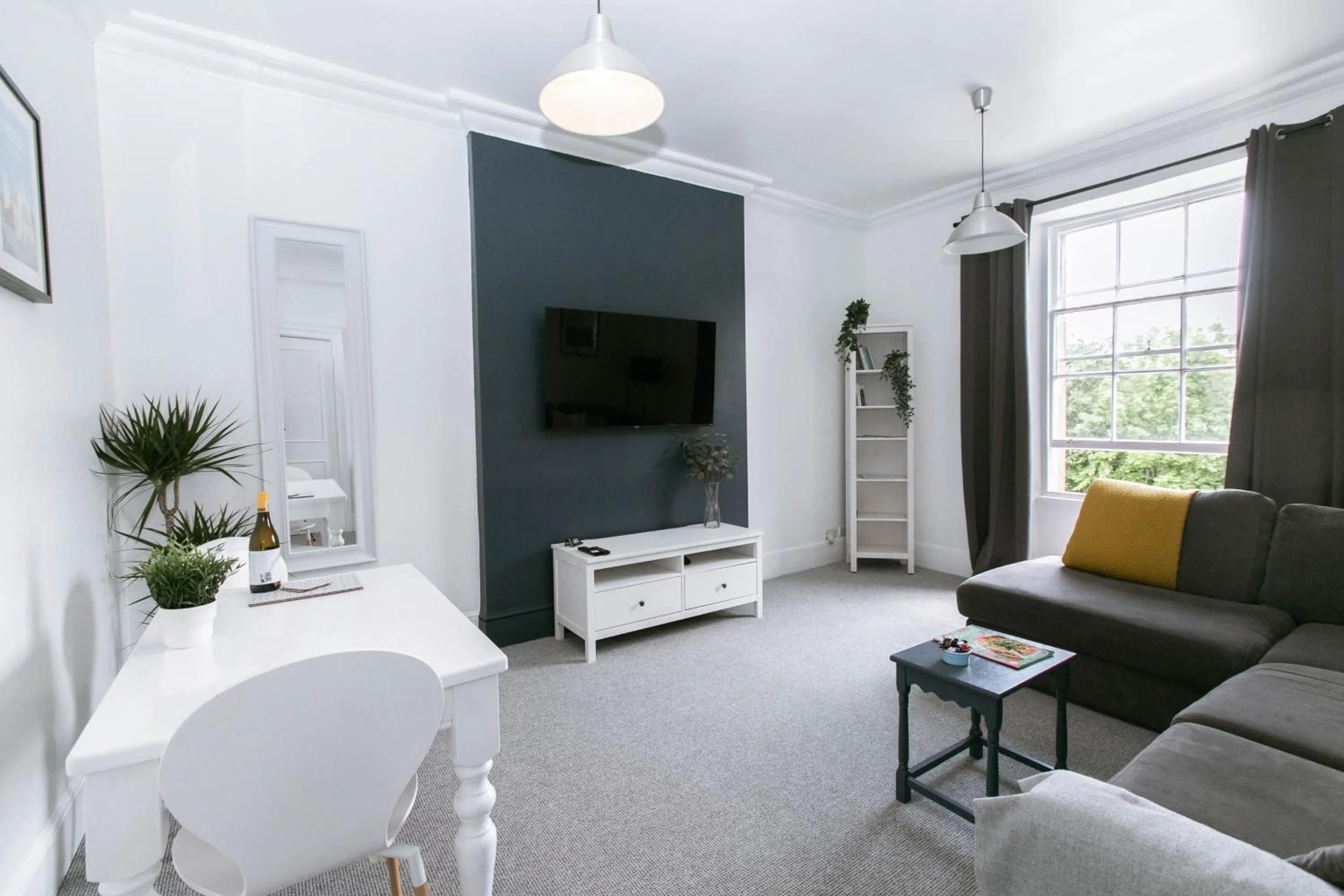 Spacious Apartment, Free Parking, Central Location Near To Uni, Hospital, Town