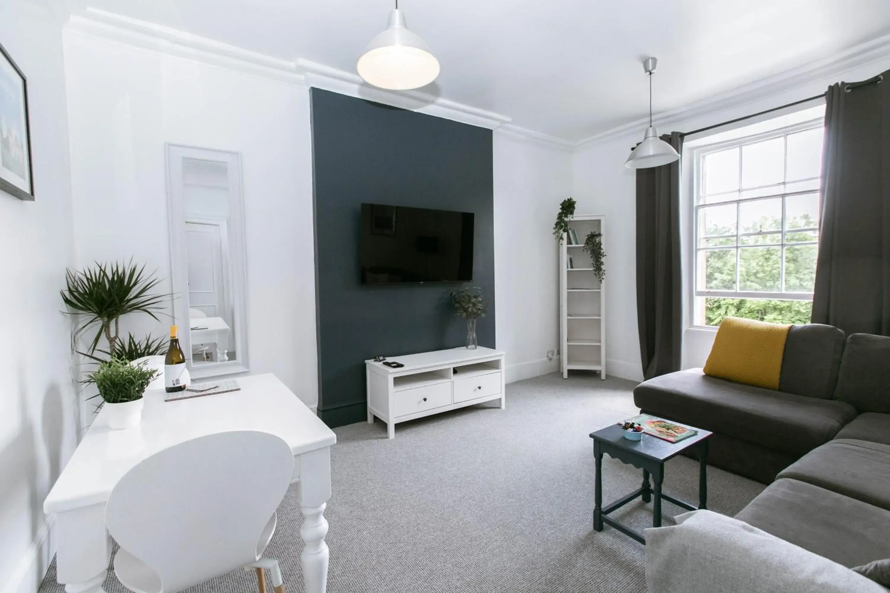 Spacious Apartment, Free Parking, Central Location Near To Uni, Hospital, Town Spacious Apartment, Free Parking, Central Location Near To Uni, Hospital, Town