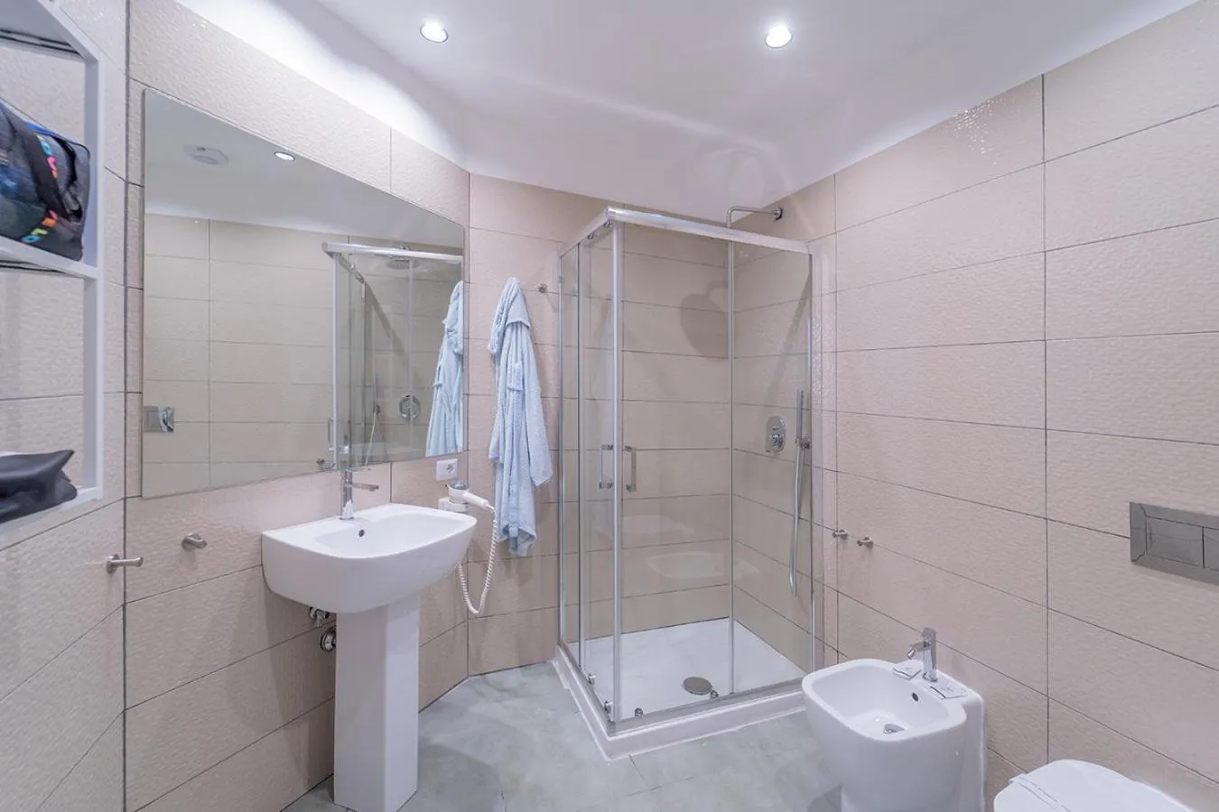 Bathroom in P.C. Boutique Medina H. Napoli Centro, by Clapa Group