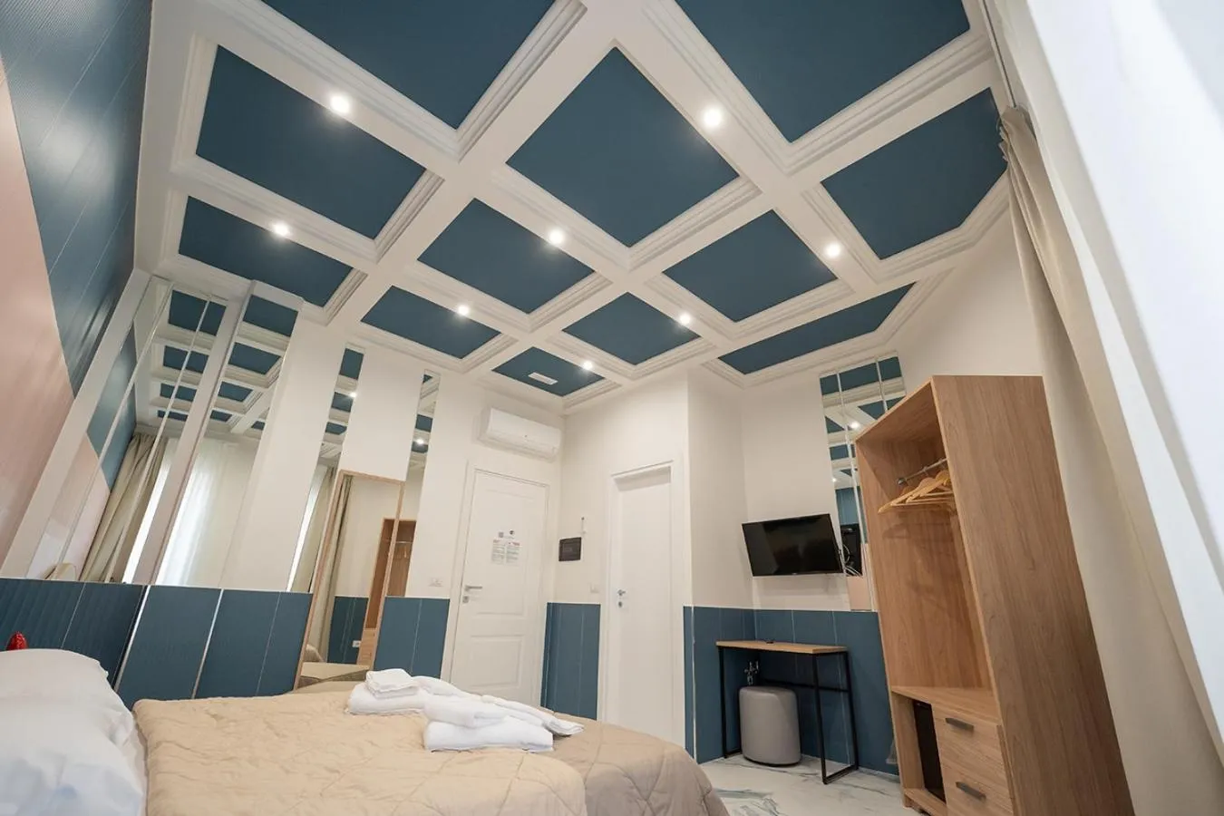 Communal lounge/ TV room, Bed in P.C. Boutique Medina H. Napoli Centro, by Clapa Group