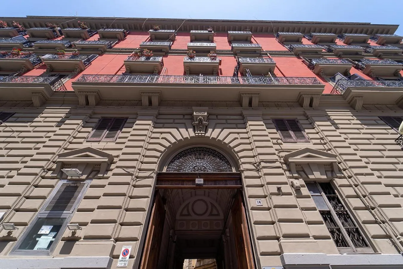 Property building in P.C. Boutique Medina H. Napoli Centro, by Clapa Group