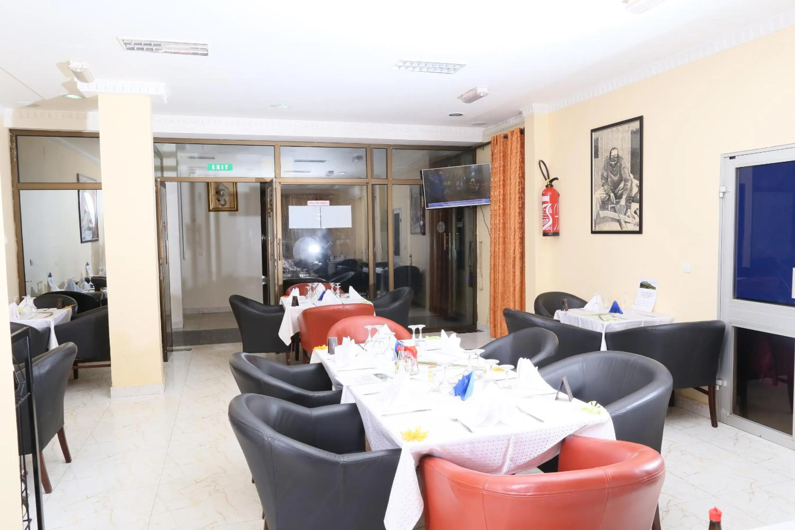 Restaurant/places to eat in Hotel Mansel