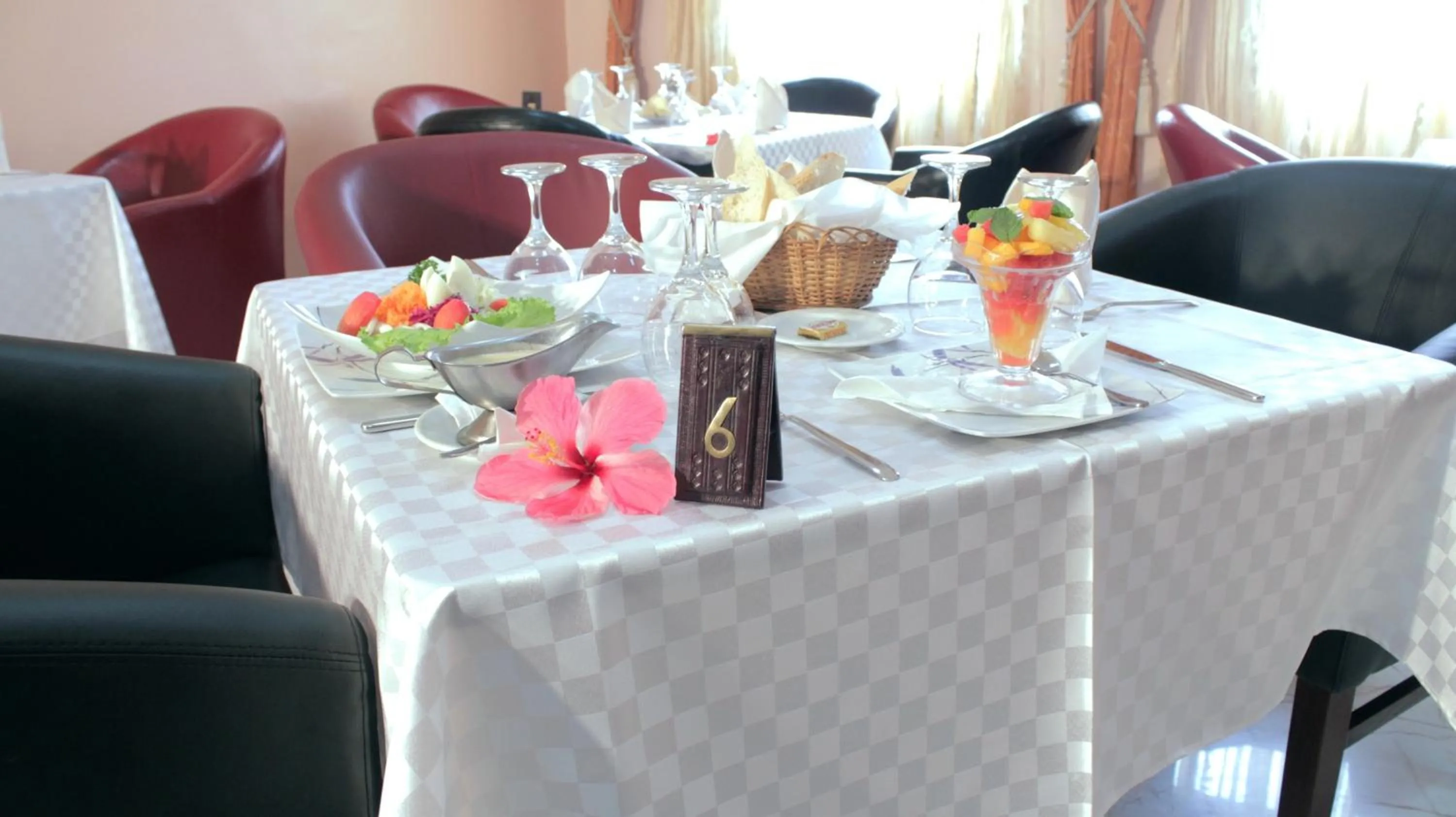 Restaurant/places to eat in Hotel Mansel