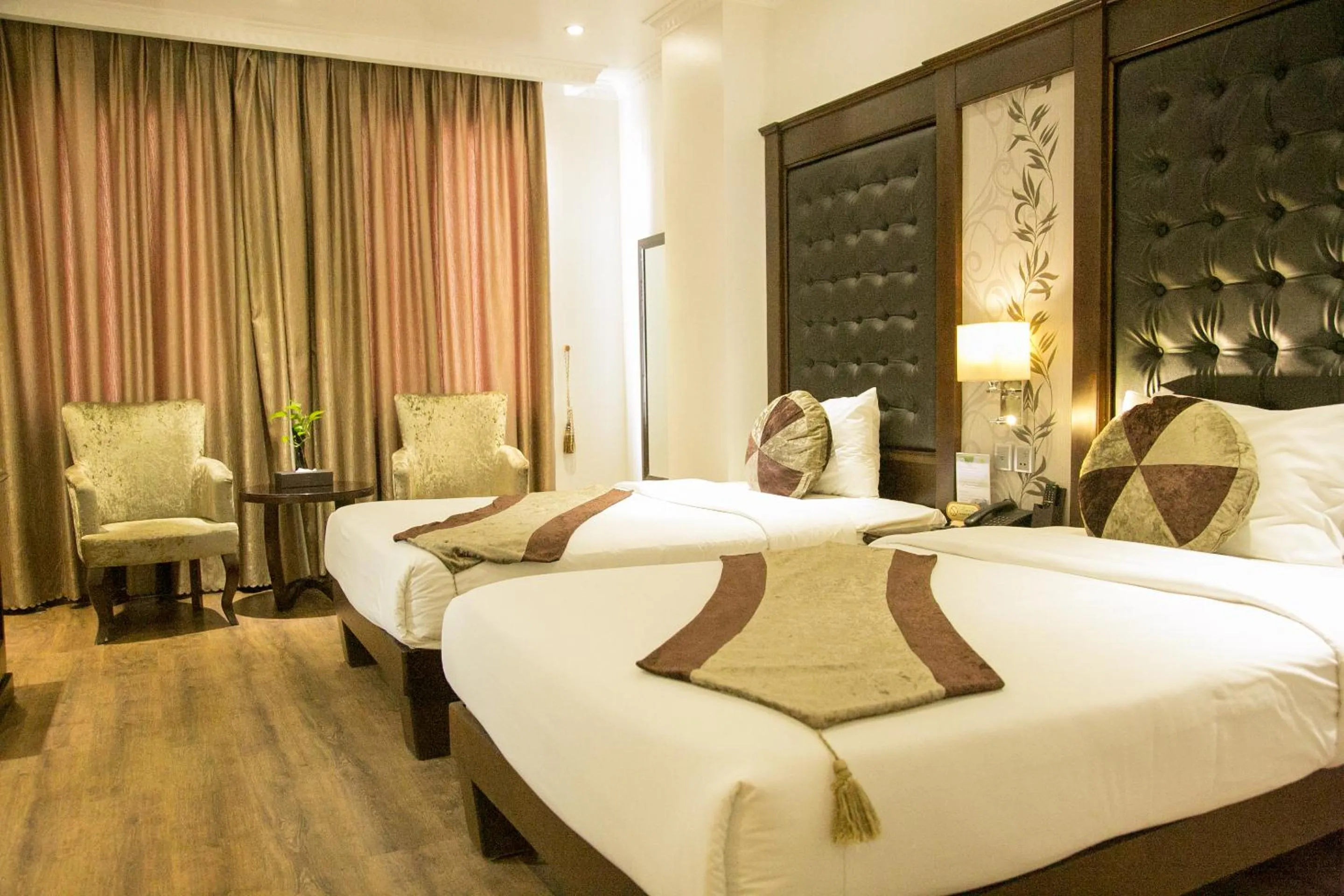 Deluxe Double or Twin Room with Sea View in CityBay Palace Hạ Long Hotel