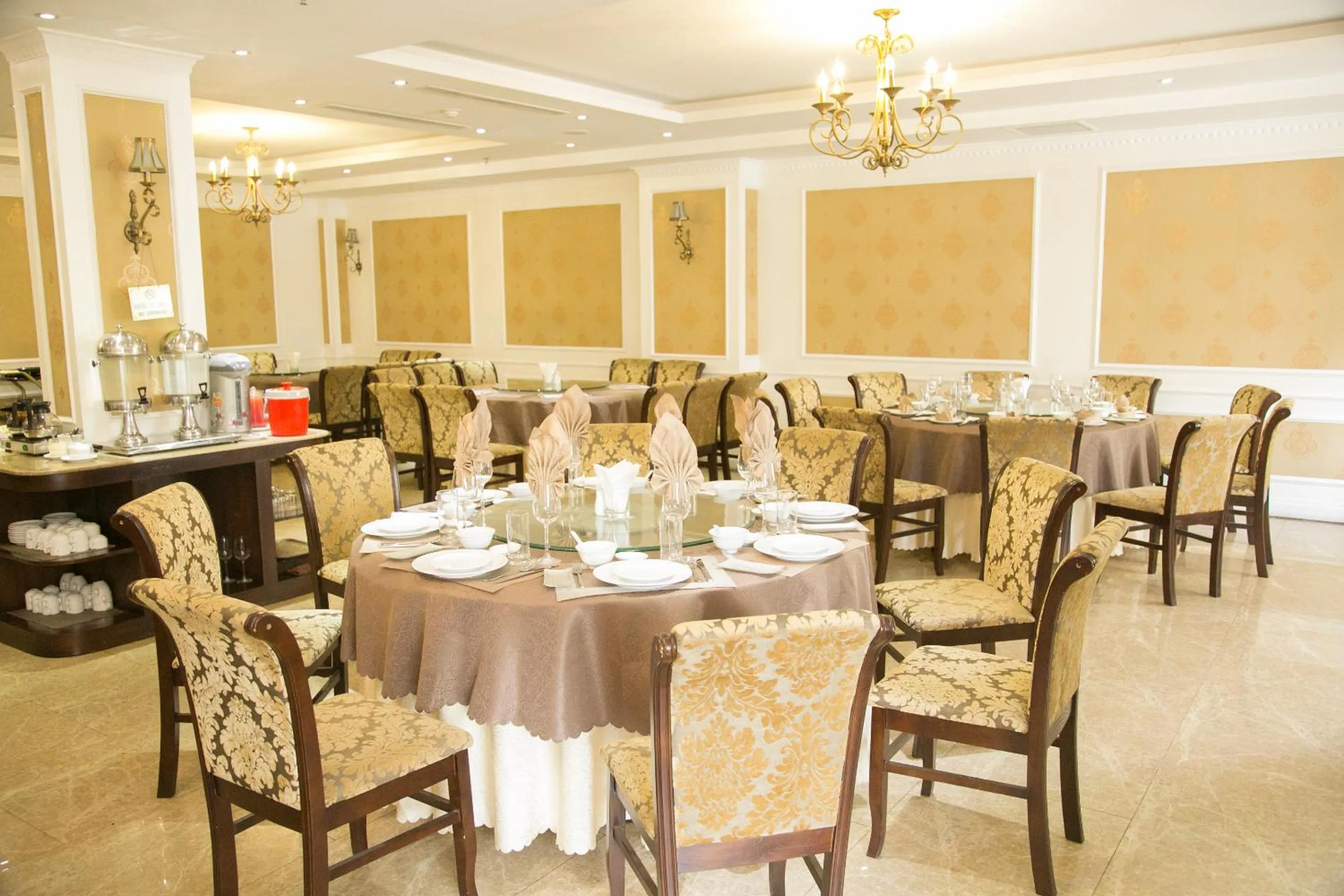 Restaurant/places to eat in CityBay Palace Hạ Long Hotel
