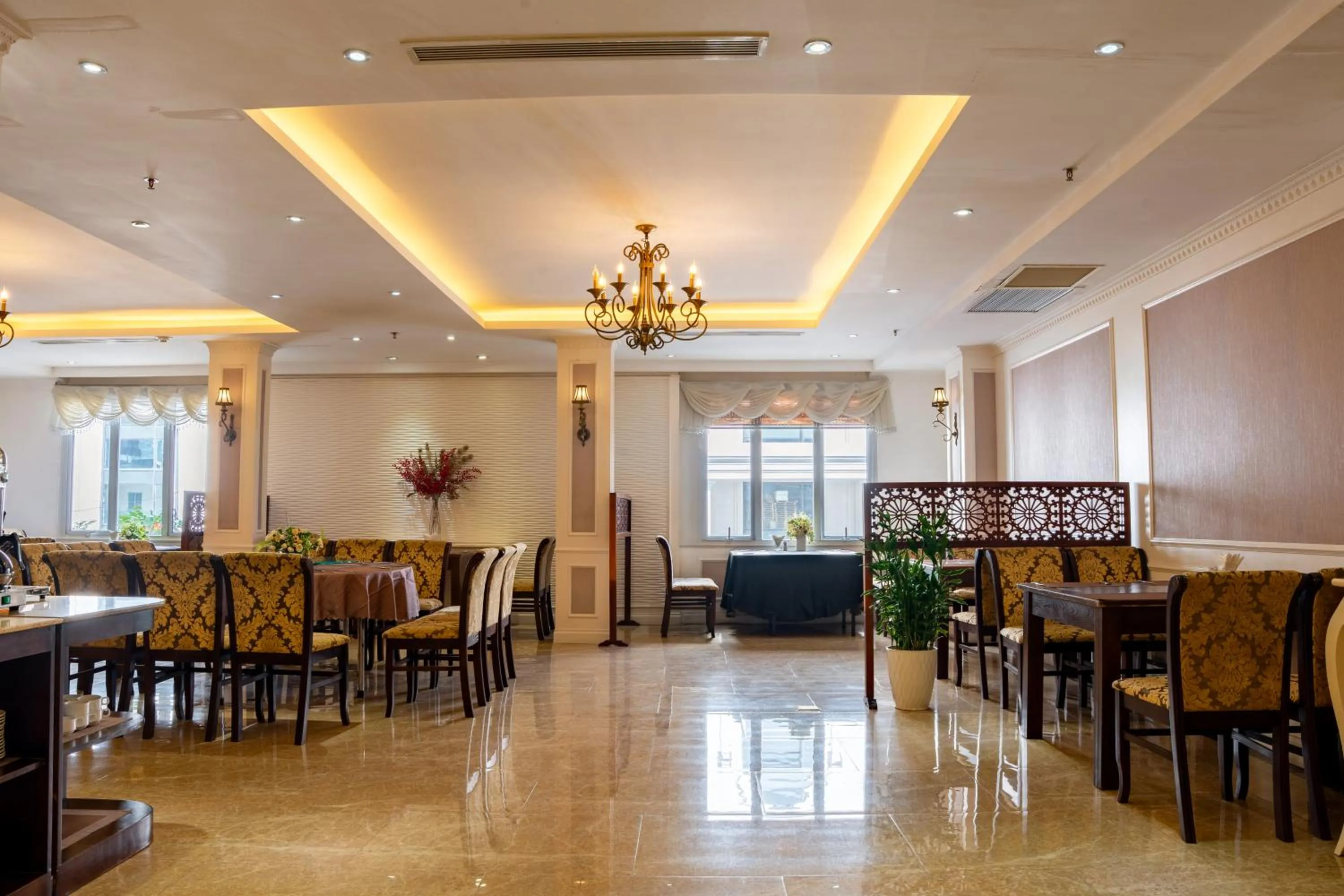 Restaurant/places to eat in CityBay Palace Hạ Long Hotel