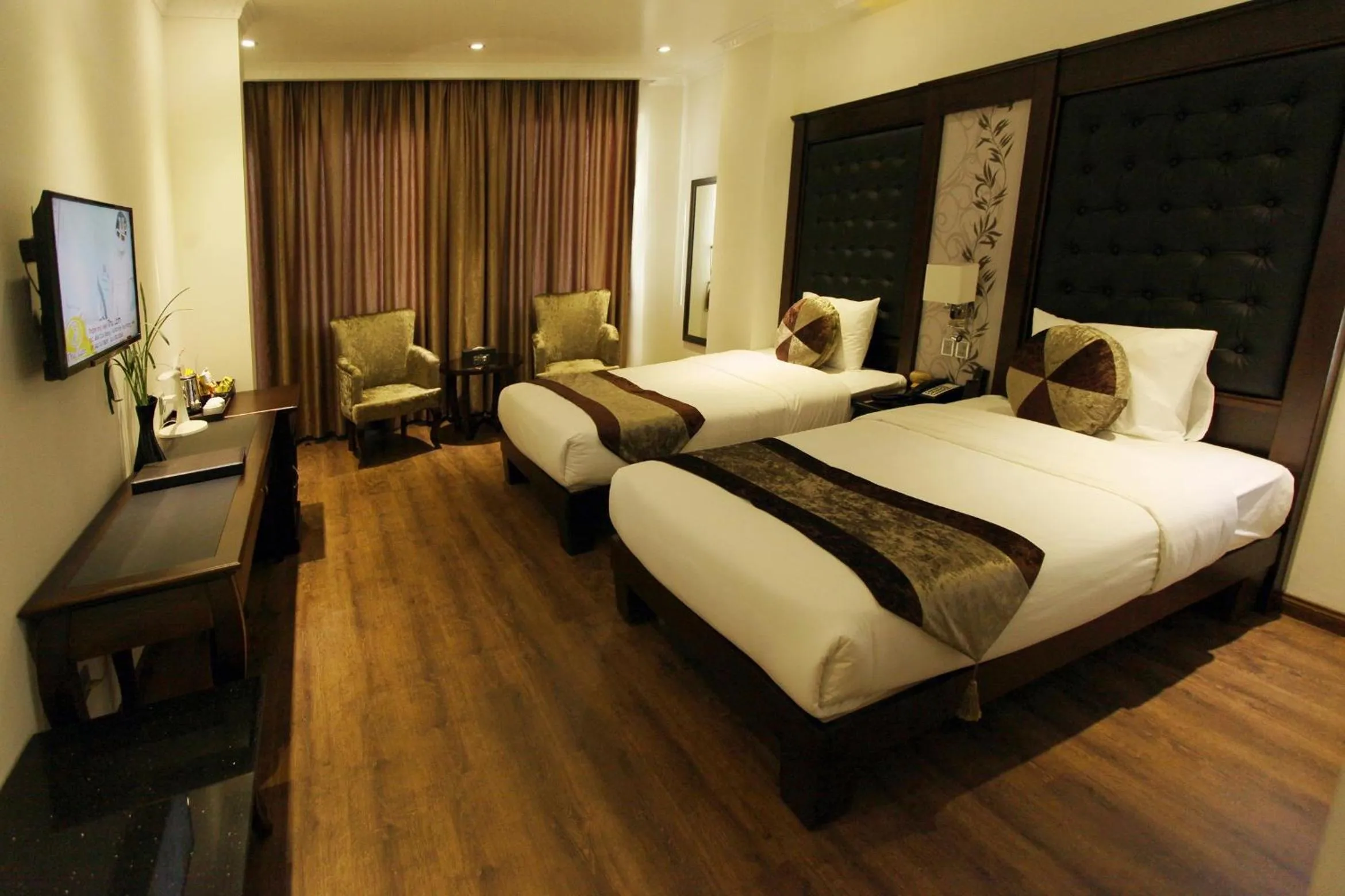Deluxe Double or Twin Room with Sea View in CityBay Palace Hạ Long Hotel